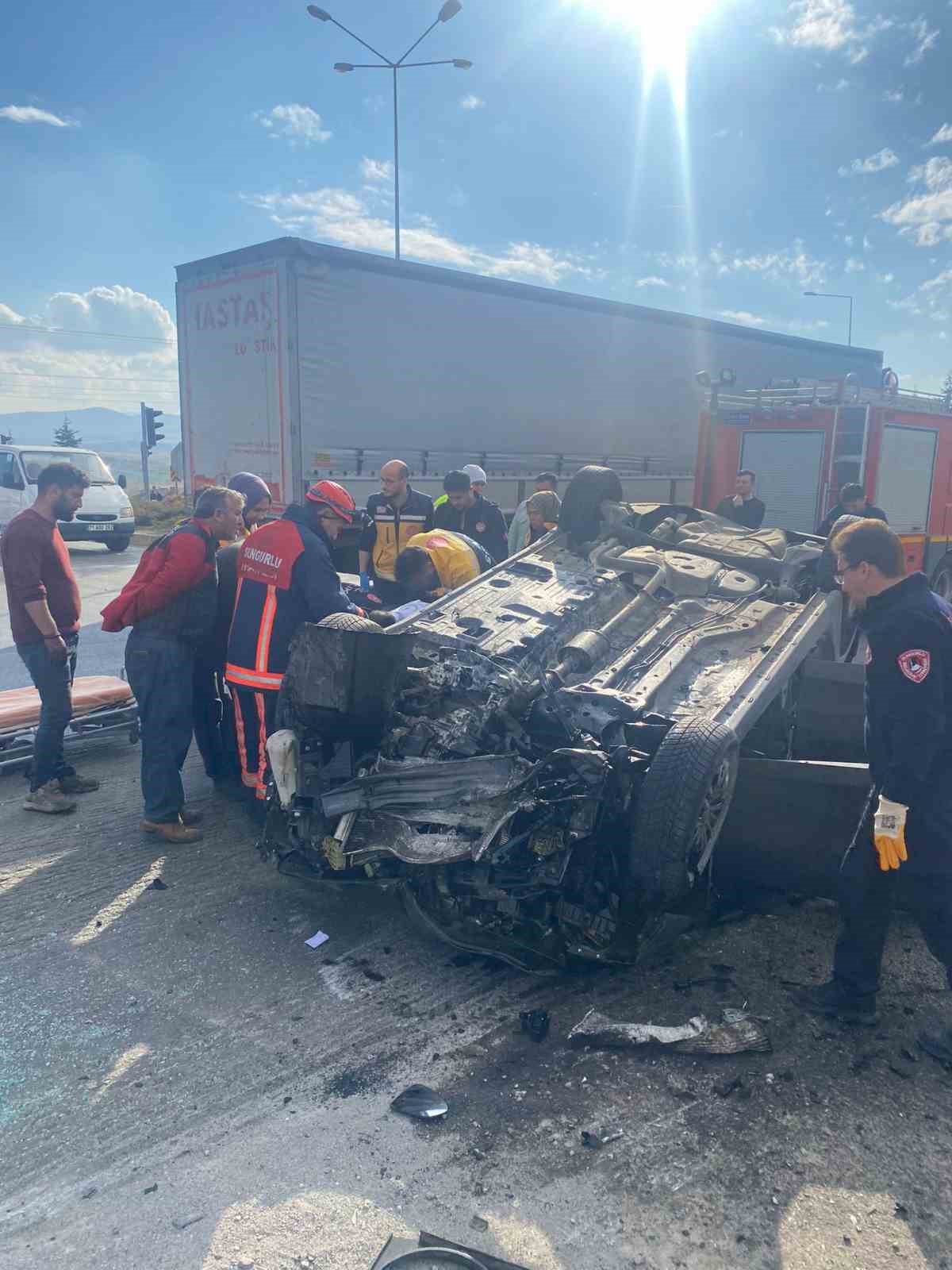 Çorum’da takla atan otomobilim sürücüsü yaralandı
