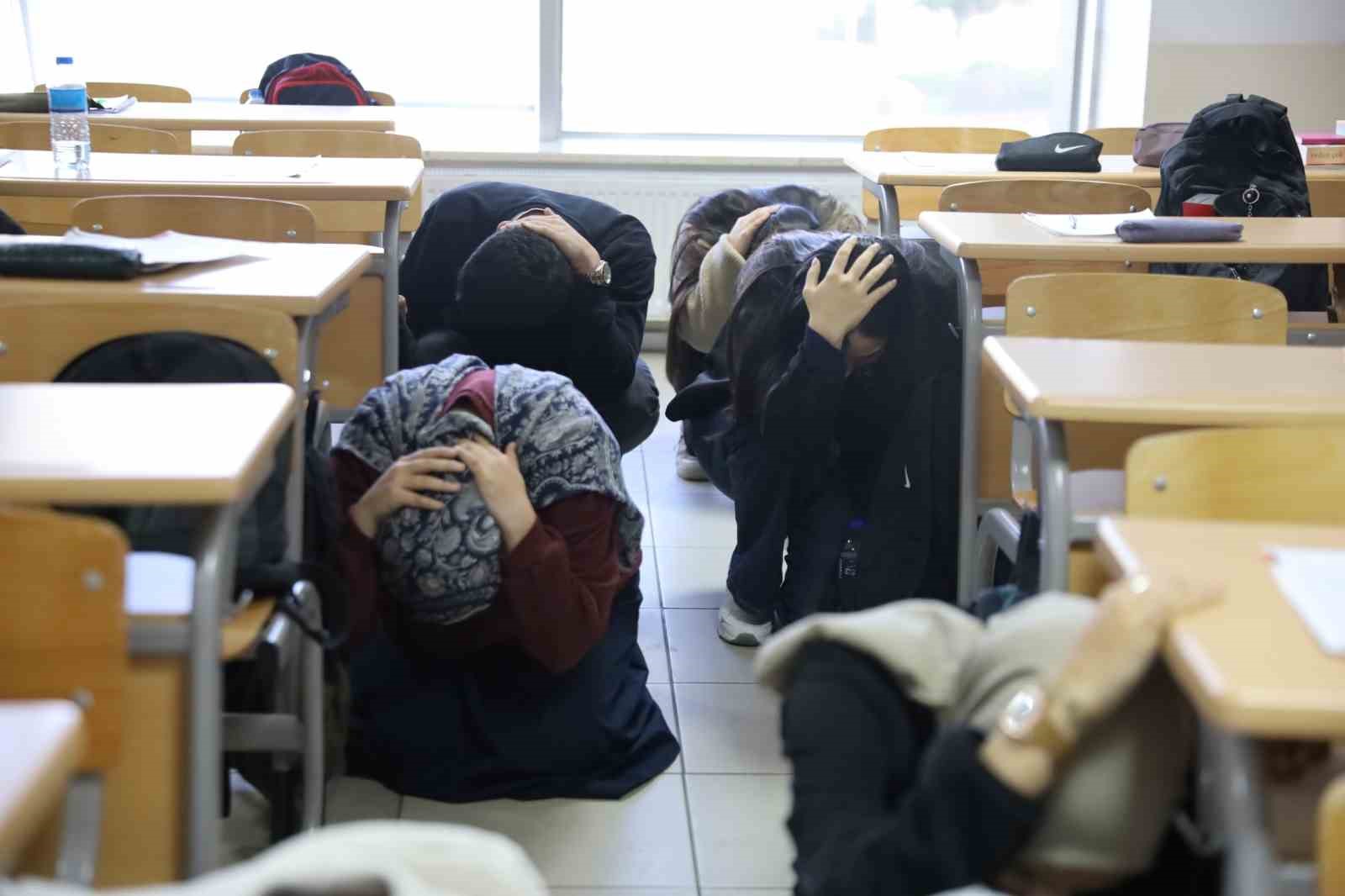 YKS Hazırlık Merkezi&rsquo;nde deprem ve tahliye tatbikatı
