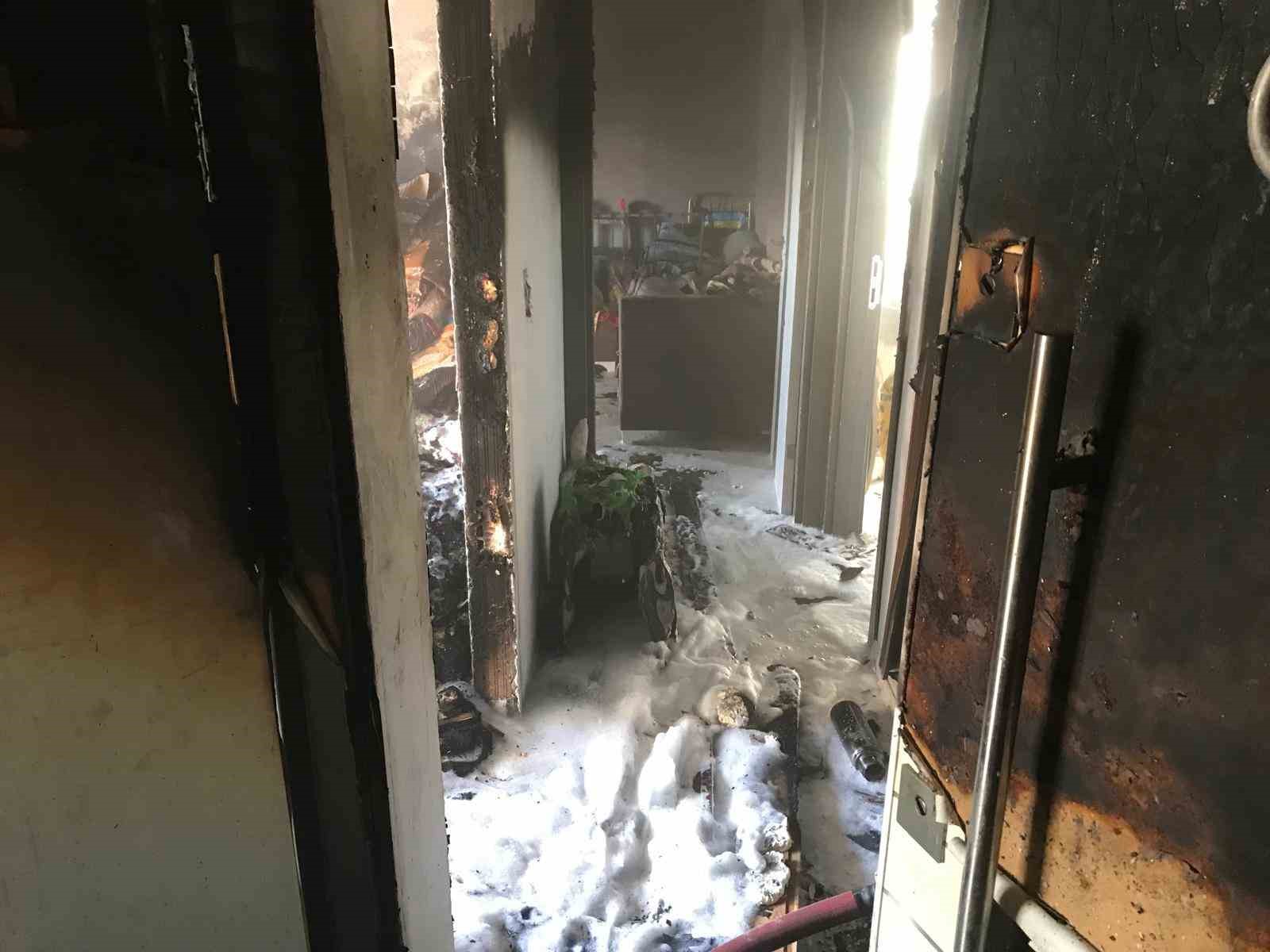 600 Evler Mahallesi’nde apartman dairesinde yangın paniği