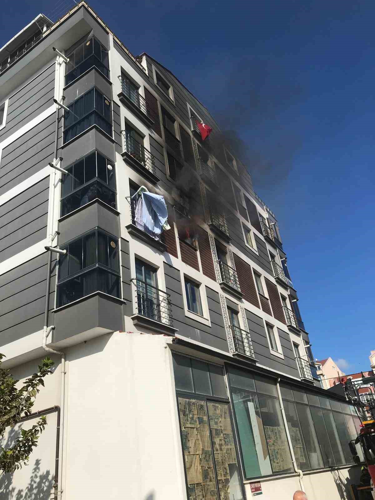600 Evler Mahallesi’nde apartman dairesinde yangın paniği