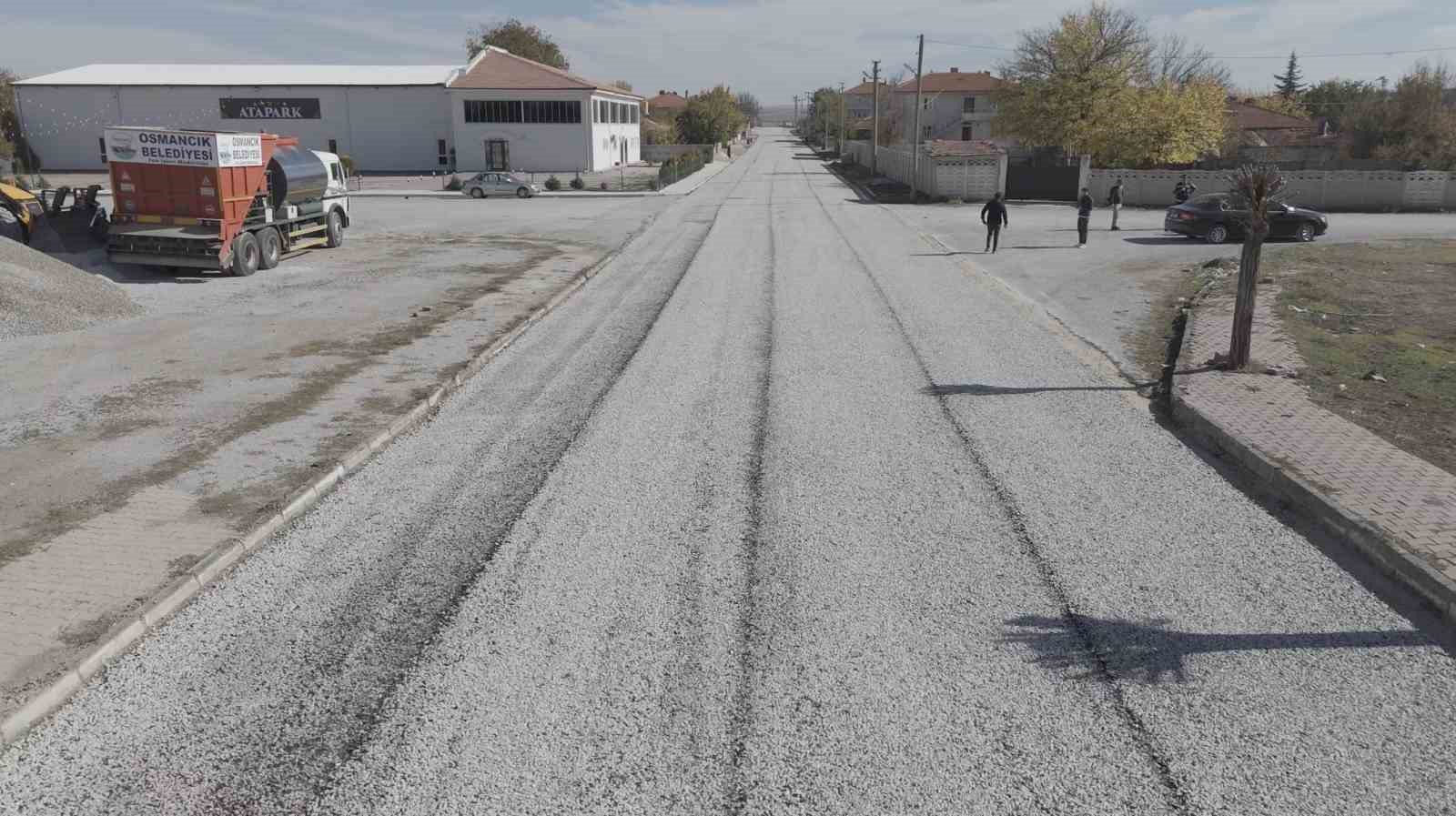 Alaca’da sokaklar asfaltlanıyor, yılların kanal sorunu çözülüyor