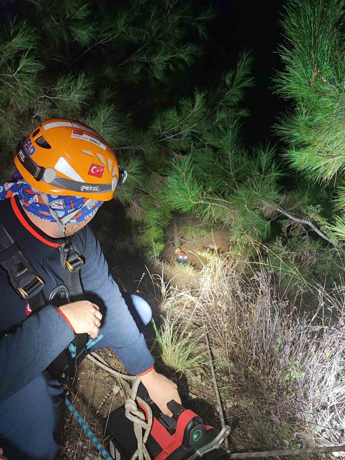 Y&uuml;r&uuml;y&uuml;ş esnasında u&ccedil;urumdan d&uuml;şen Ukraynalı 2 turist kurtarıldı
