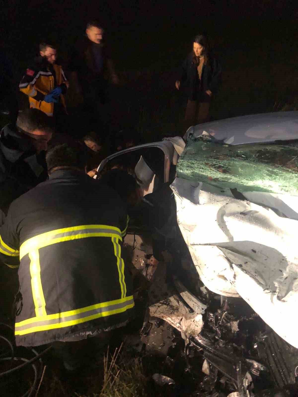 İki otomobil kafa kafaya çarpıştı: 7 yaralı