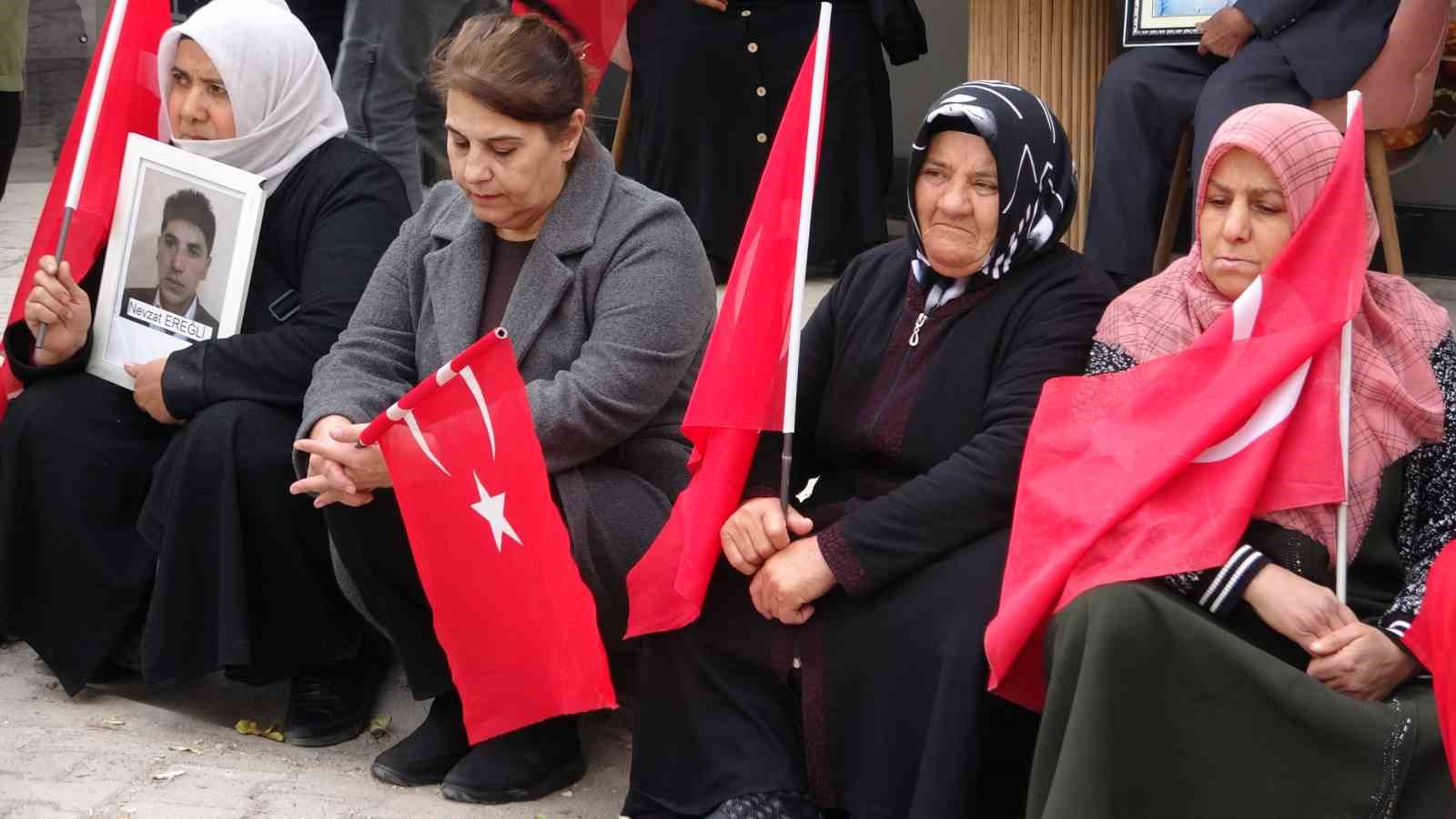 Vanlı ailelerin evlat nöbeti 112’nci haftasında sürüyor