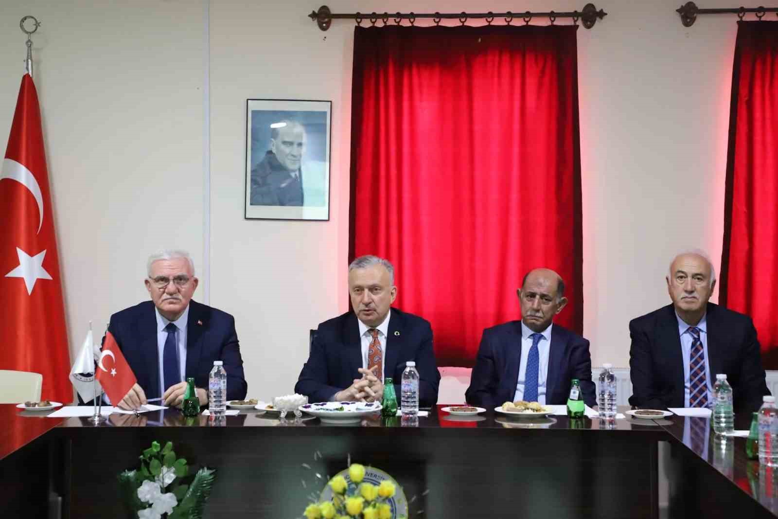 Kemaliye&rsquo;de &uuml;niversite kalite s&uuml;re&ccedil;leri masaya yatırıldı
