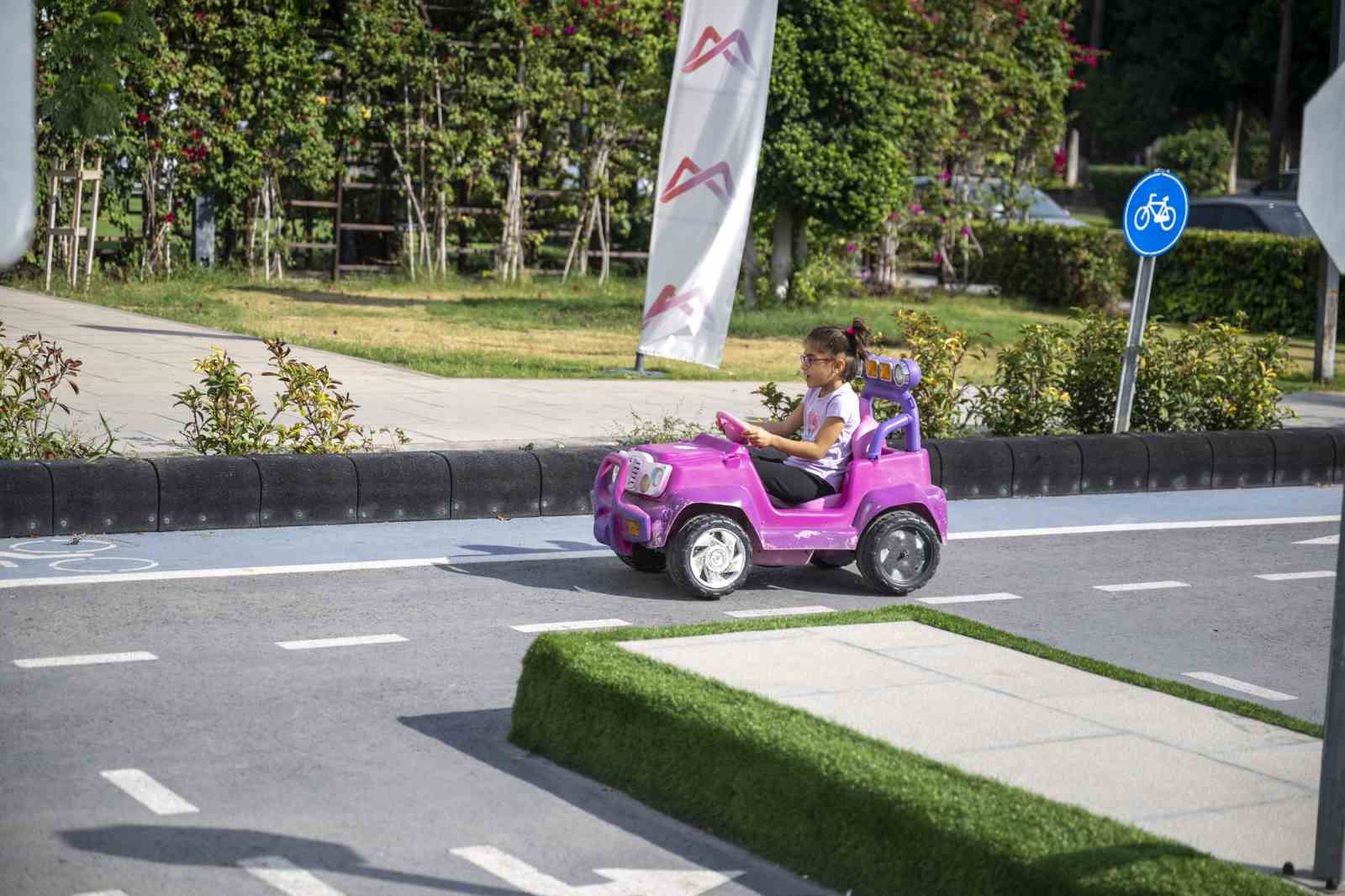 Mersin&rsquo;deki Trafik Park, ara tatilde &ccedil;ocuklarla dolup taştı
