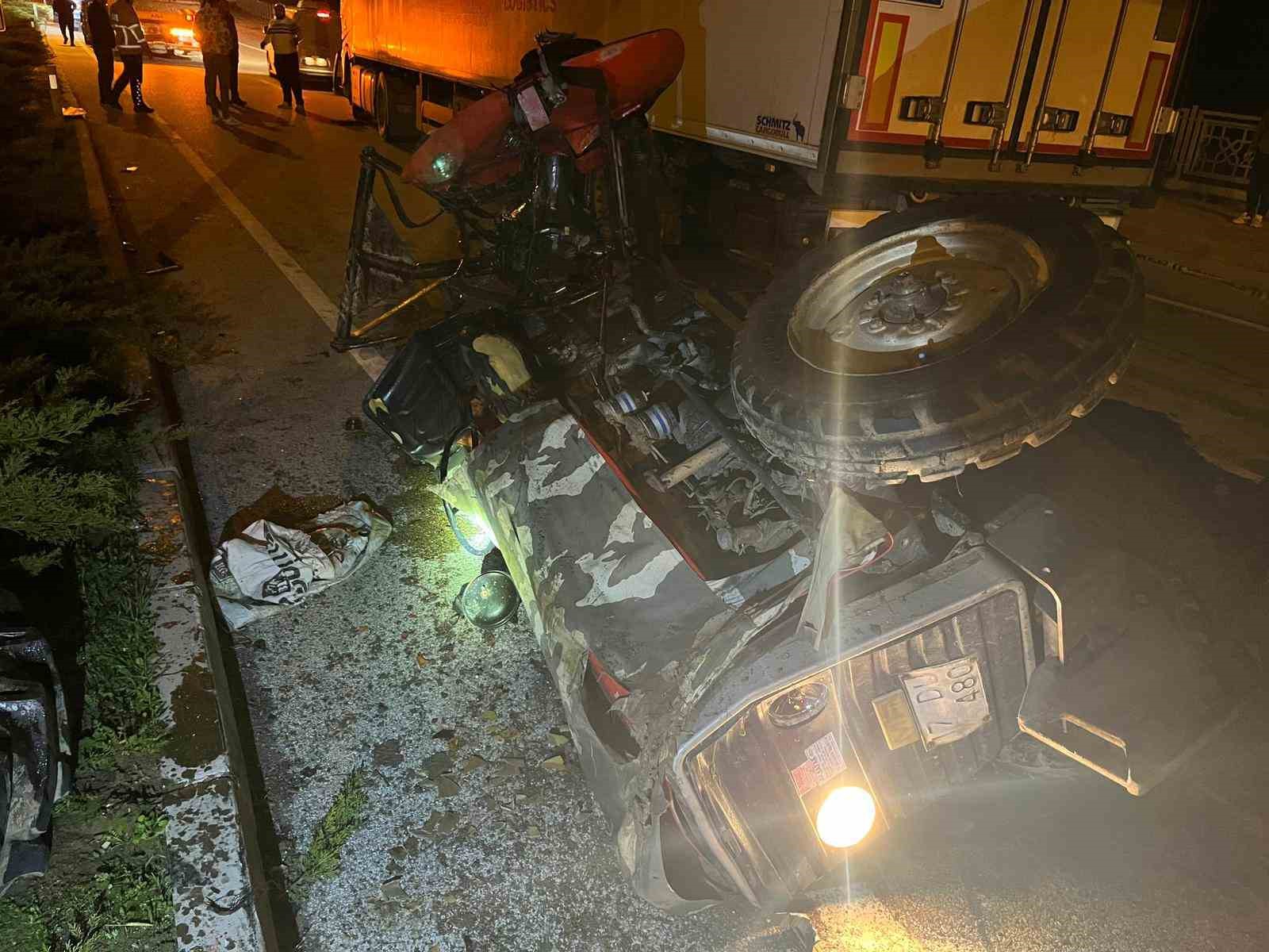 Tır ile traktörün çarpıştığı kazada karı koca hayatını kaybetti