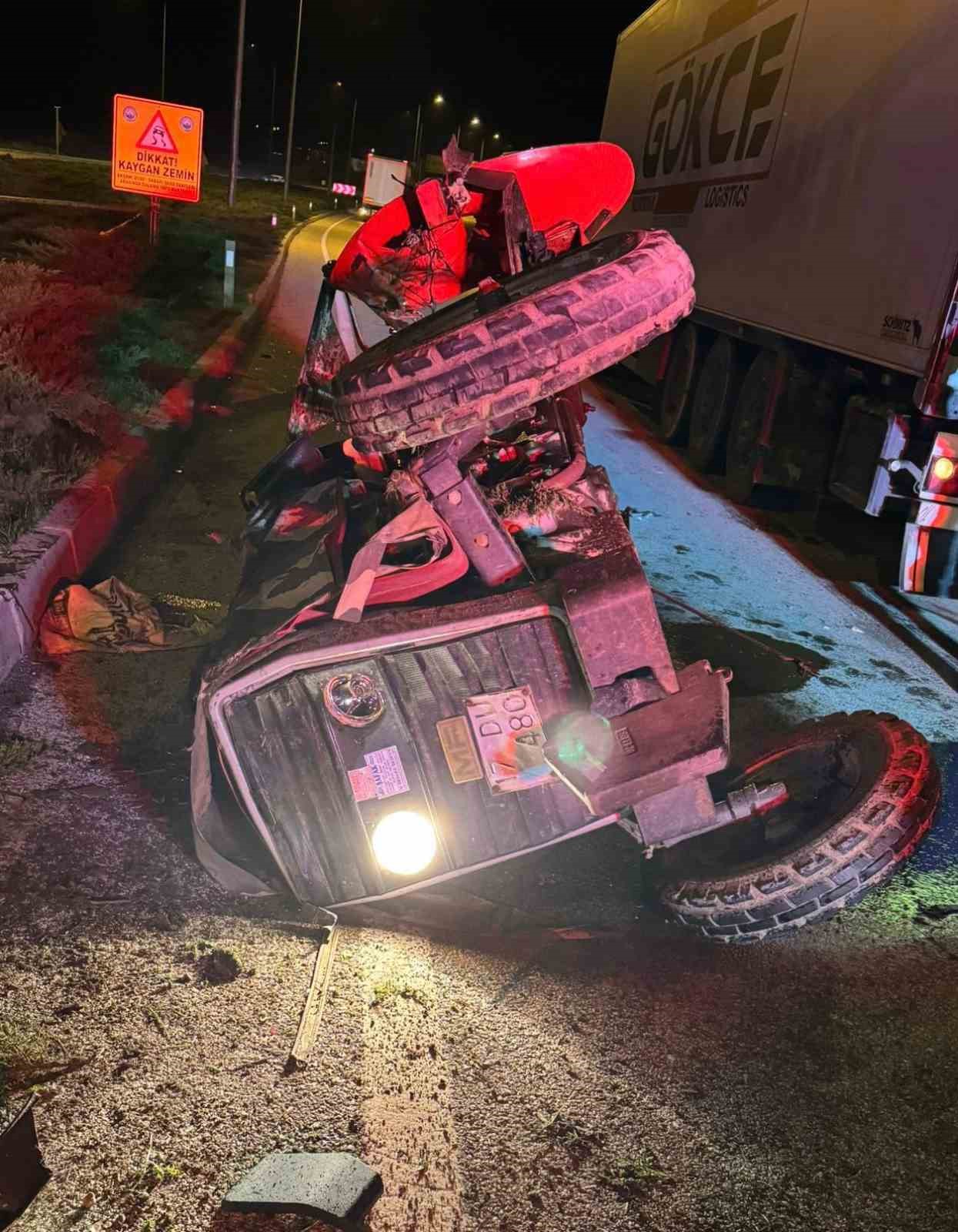 Tır ile traktörün çarpıştığı kazada karı koca hayatını kaybetti
