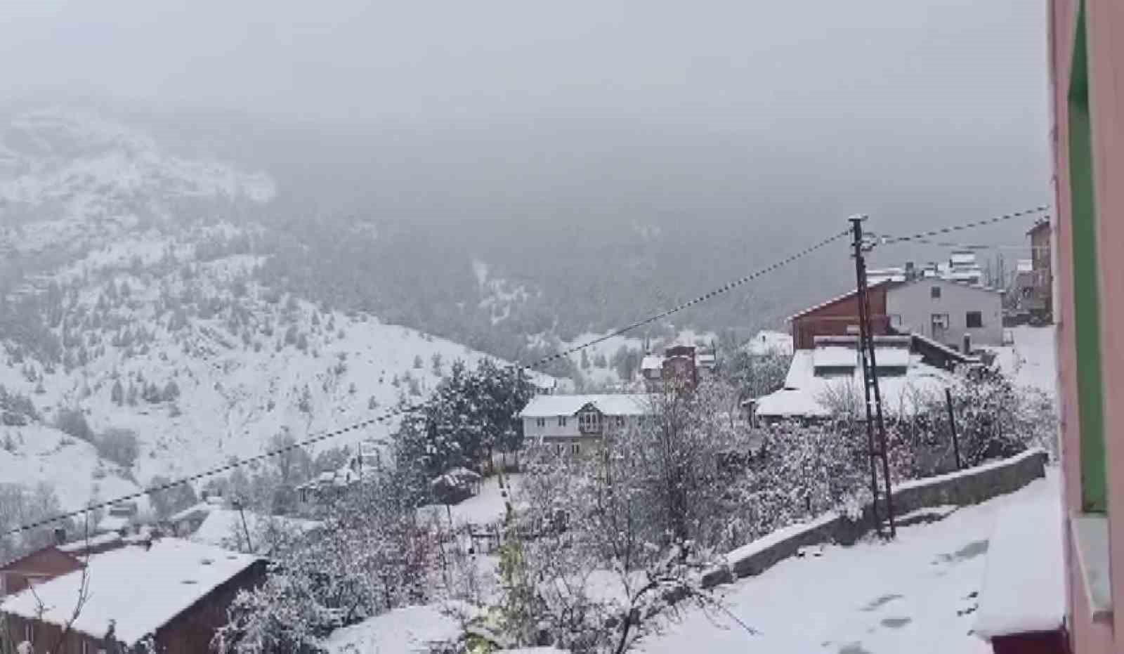 Sivas’ın yüksek kesimlerinde kar yağışı etkili oldu