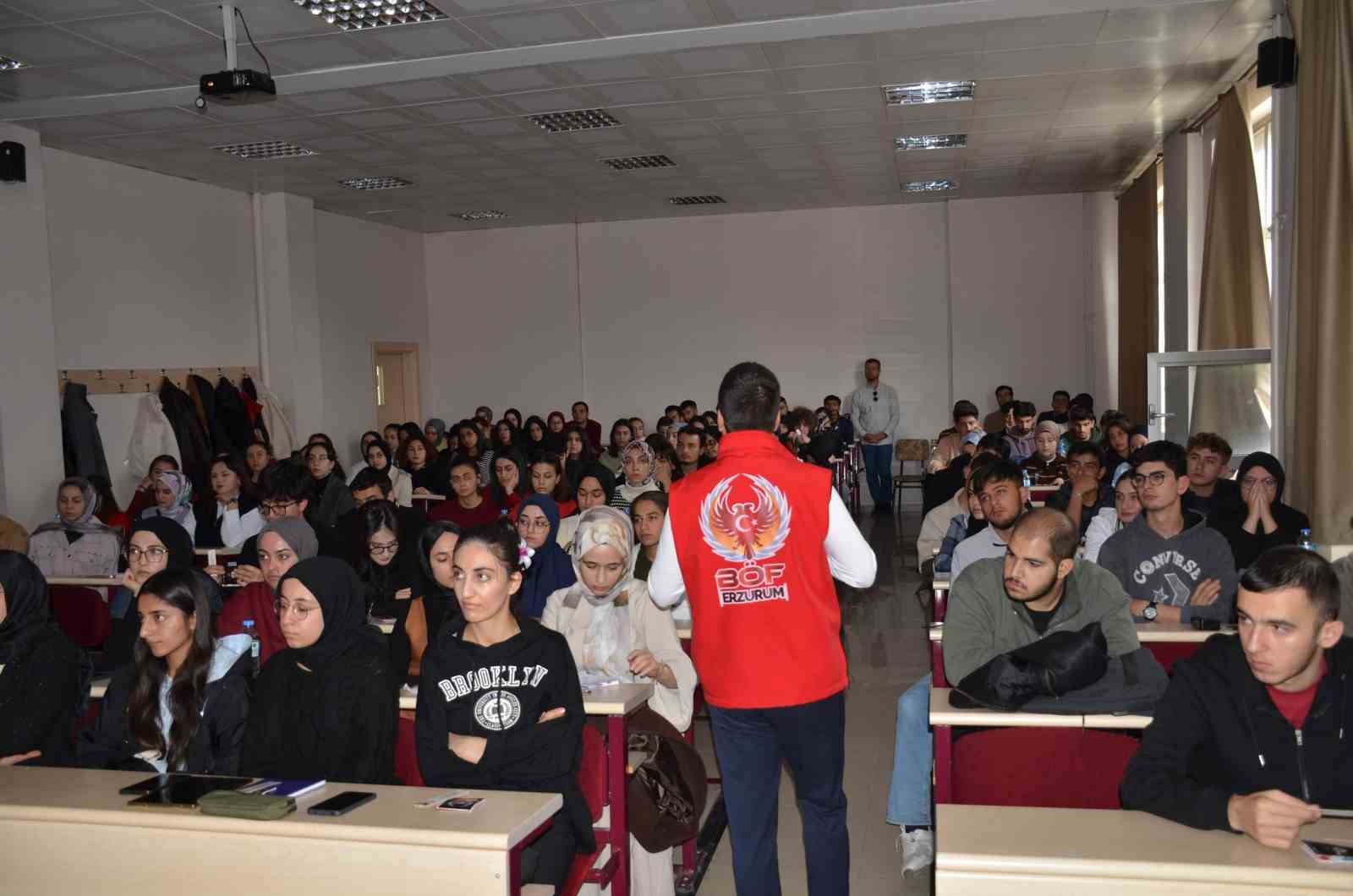 Erzurum polisinden gen&ccedil;lere g&uuml;venli gelecek bilgilendirmesi
