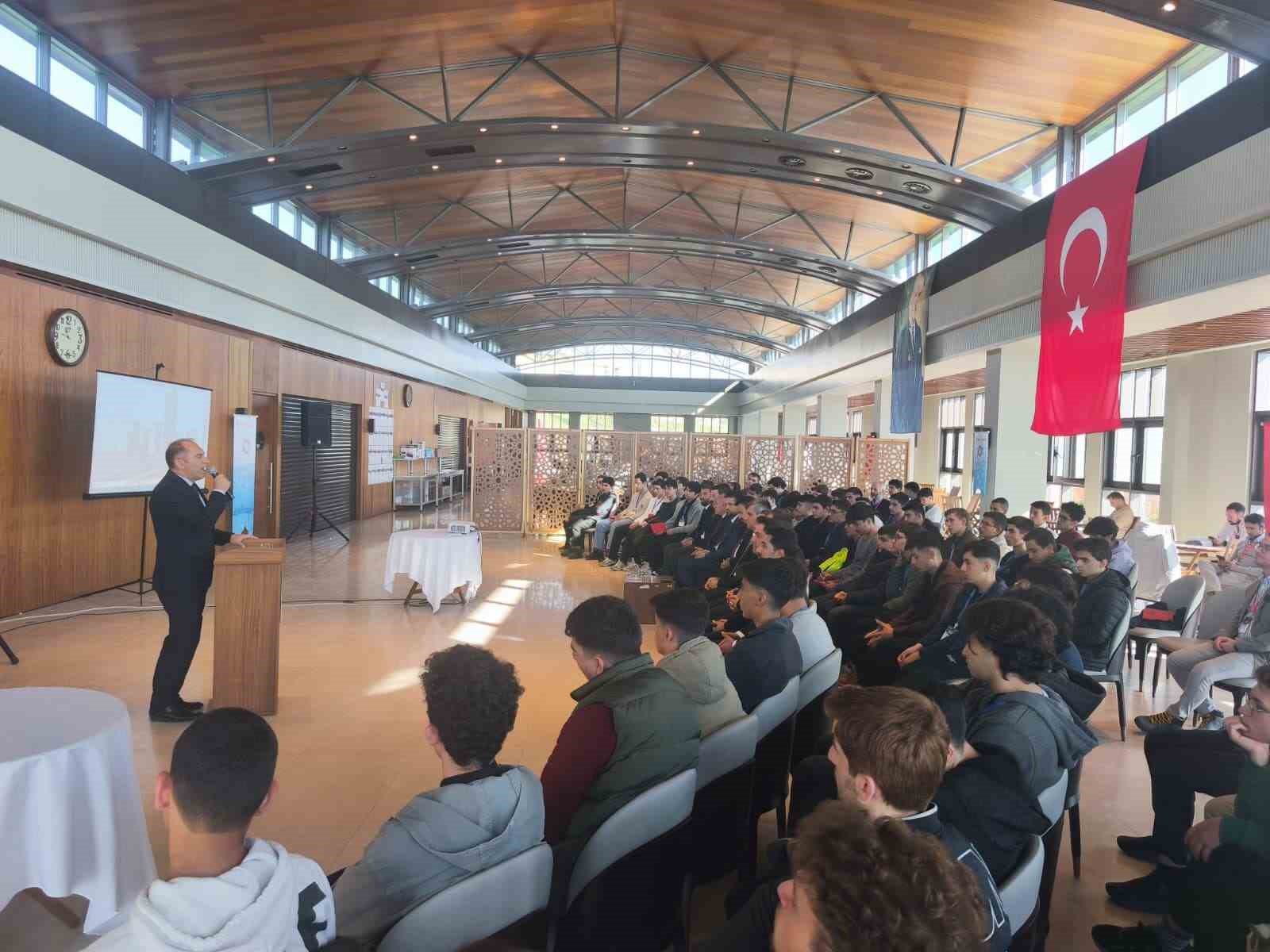 Öğrenciler "Maziden Atiye Ahlat" programıyla tarih yolculuğuna çıkıyor
