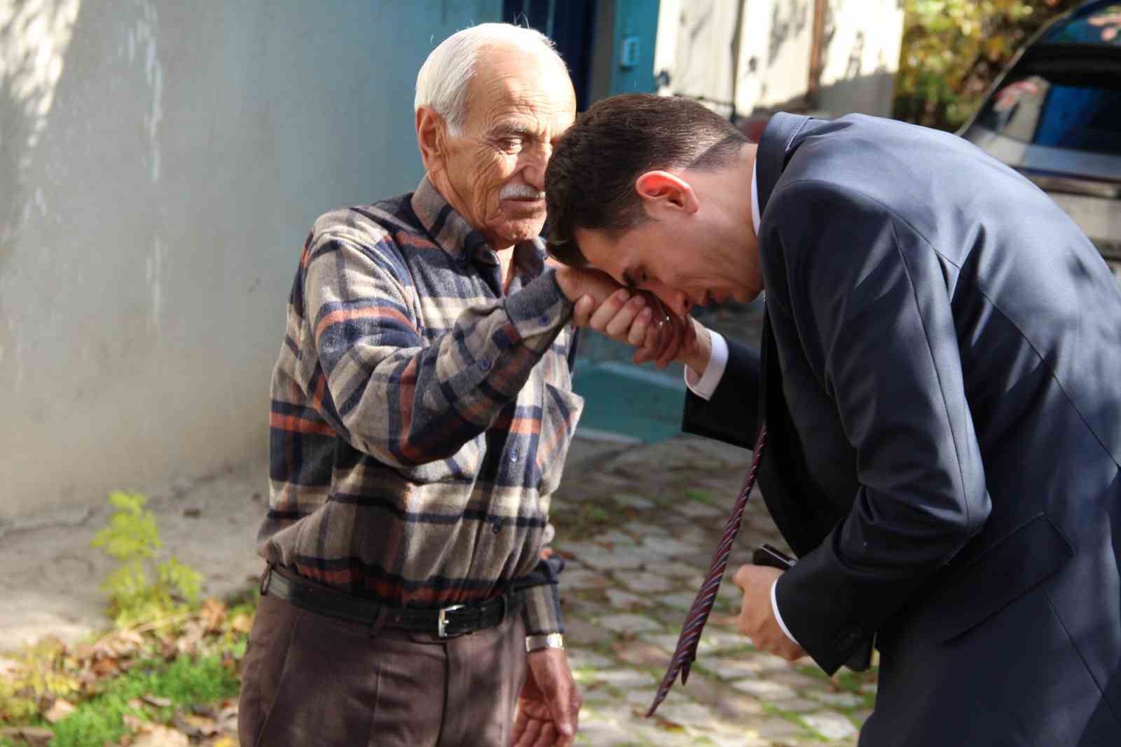 Hisarcık Kaymakamı Erkan Atam&rsquo;dan, şehit mezarına ve ailesine ziyaret
