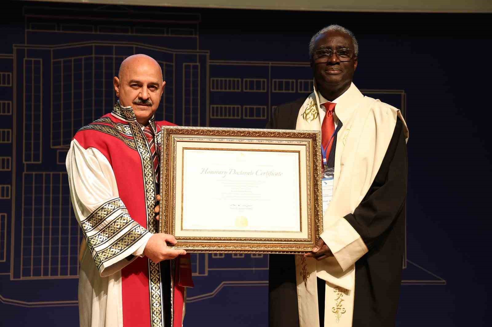 Vali Aslan "T&uuml;rk milletinin en b&uuml;y&uuml;k g&uuml;c&uuml; ailedir"
