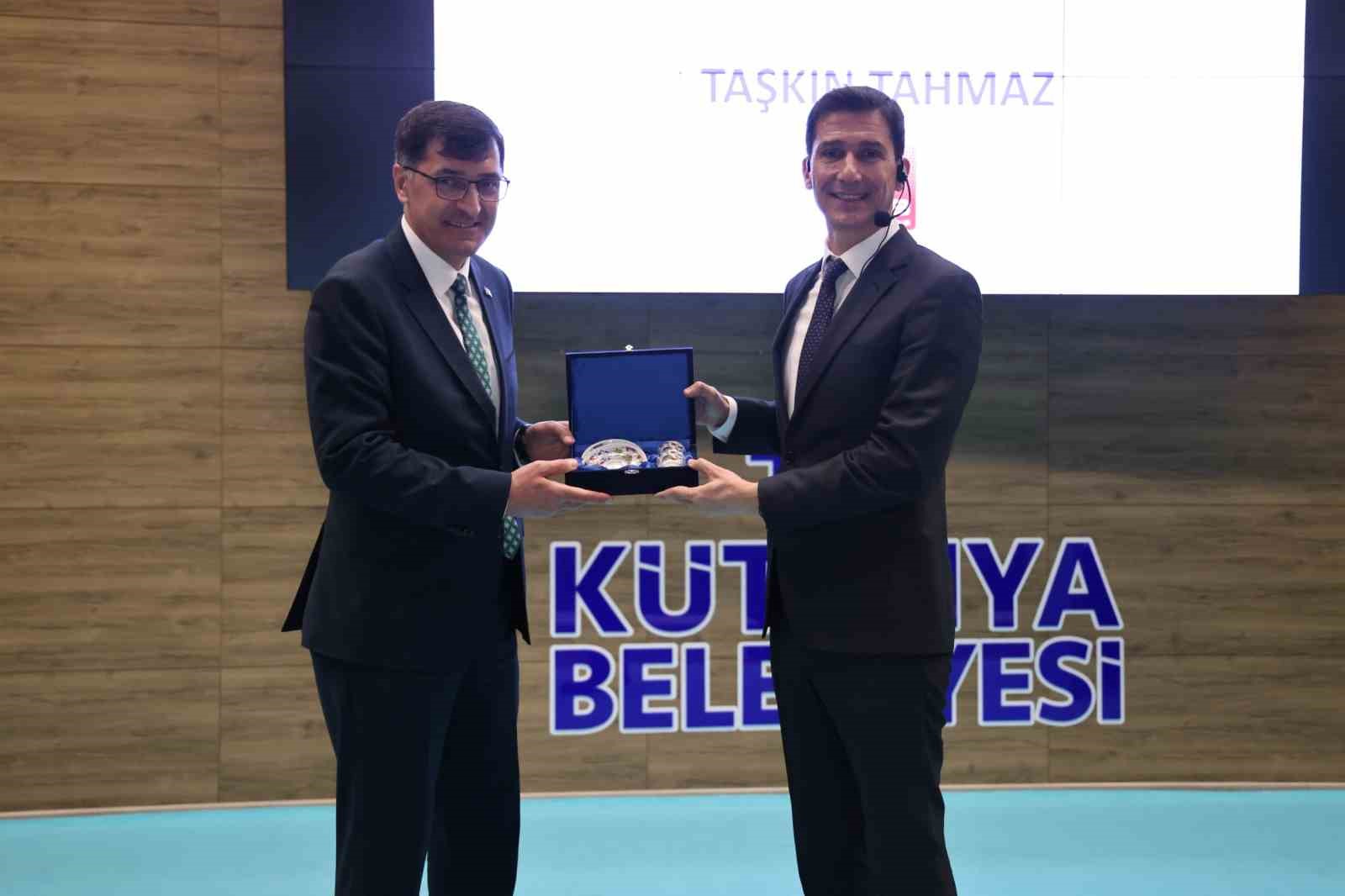 K&uuml;tahya Belediyesi&rsquo;nden personeline "Etkili İletişim Davranış Bi&ccedil;imleri" eğitimi
