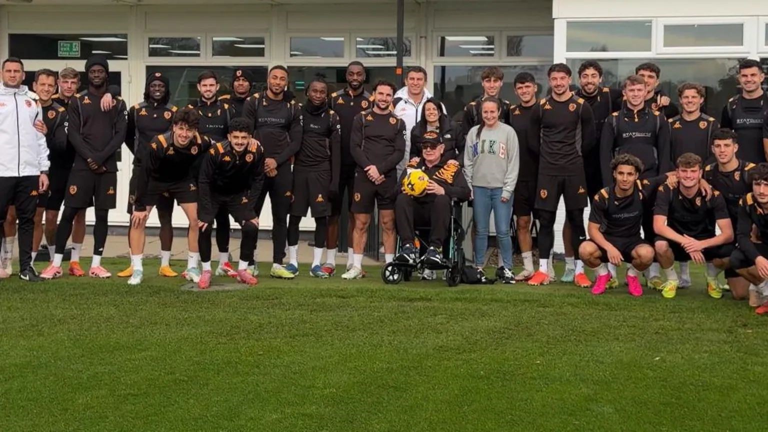 Acun Ilıcalı’dan, Hull City taraftarı Owen Griffiths’e jest