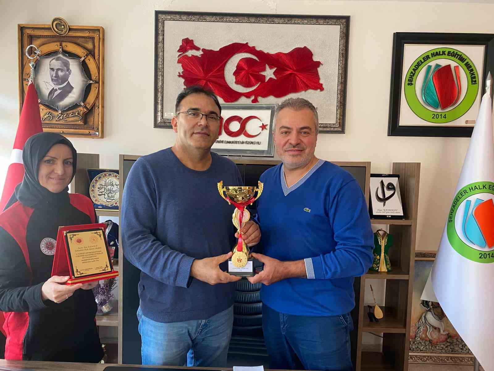 Şampiyona kupası verildi