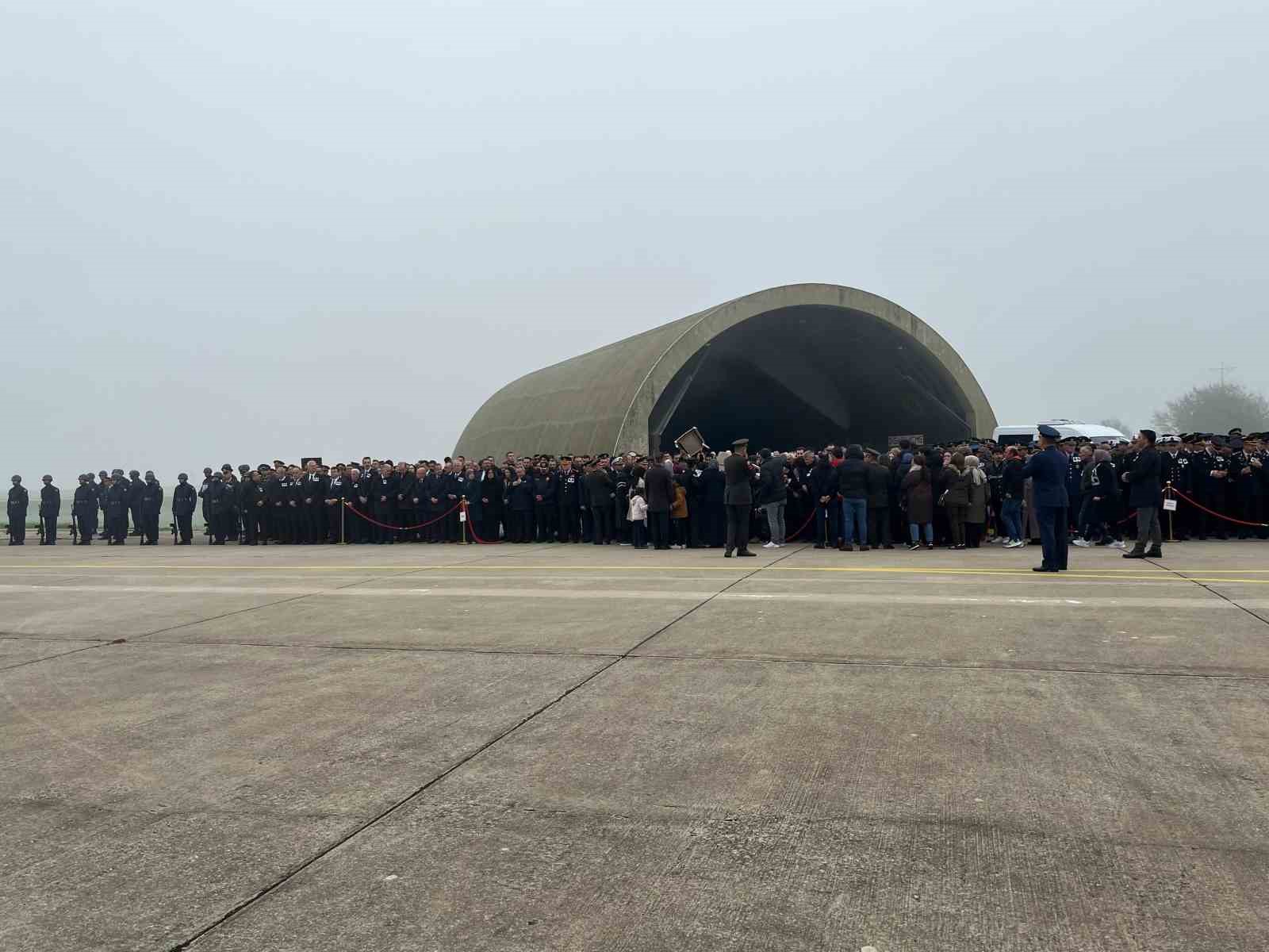 Bursa şehitlerine sis engeli...Şehitleri taşıyan uçak sisten dolayı Bursa&rsquo;yı pas geçti