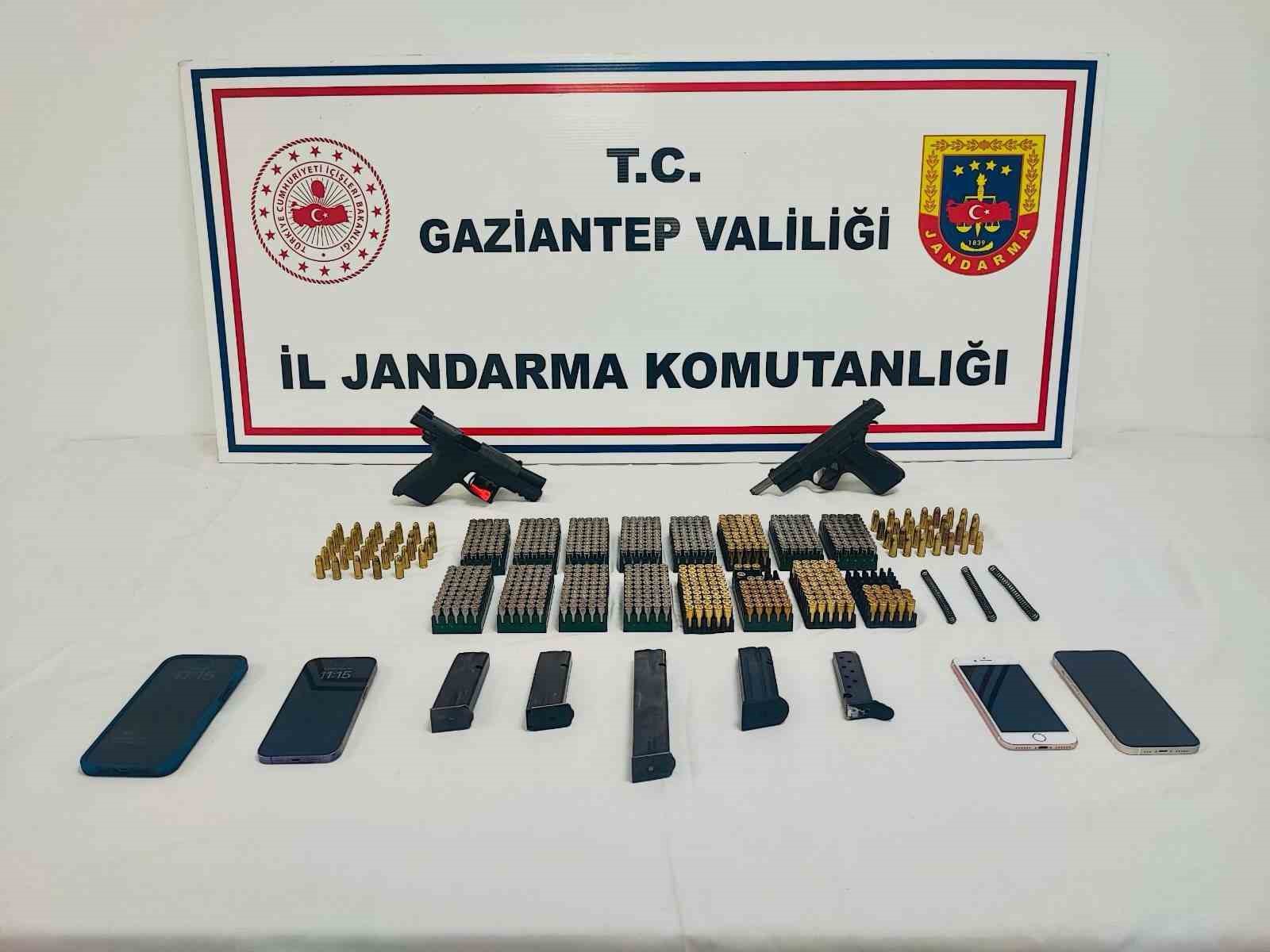 Gaziantep’te 29 adet ruhsatsız silah ele geçirildi: 2 şahıs tutuklandı