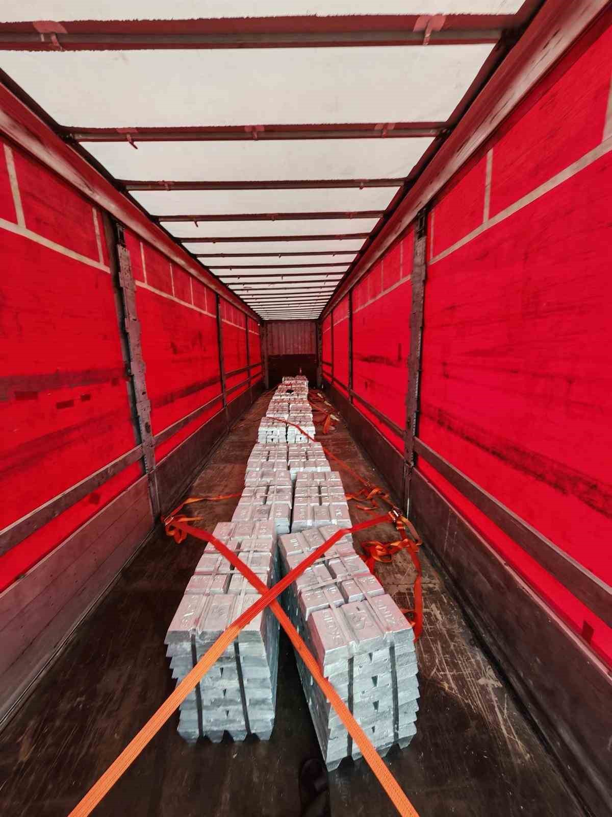 Sivas’ta tır dorsesinde 18 kaçak göçmen yakalandı, sürücüler tutuklandı
