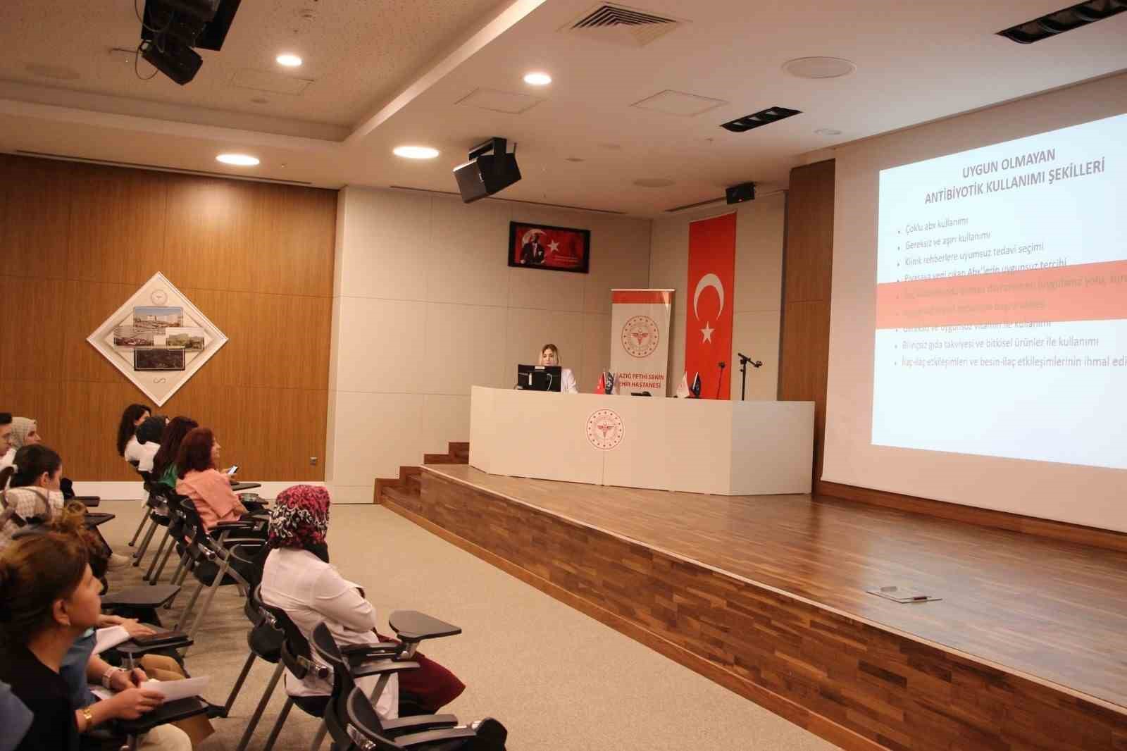 Elazığ’da antimikrobiyal  farkındalık haftası etkinliği