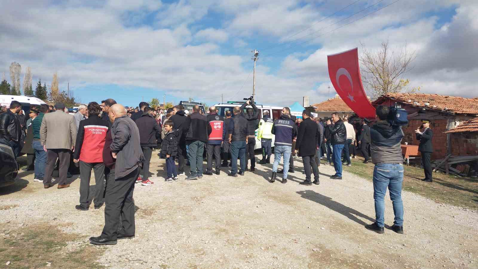 Şehit astsubay için baba ocağından helallik alındı
