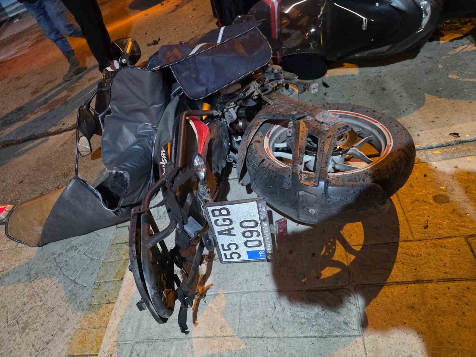 Samsun’da motokurye ile otomobil kafa kafaya çarpıştı: 1 yaralı