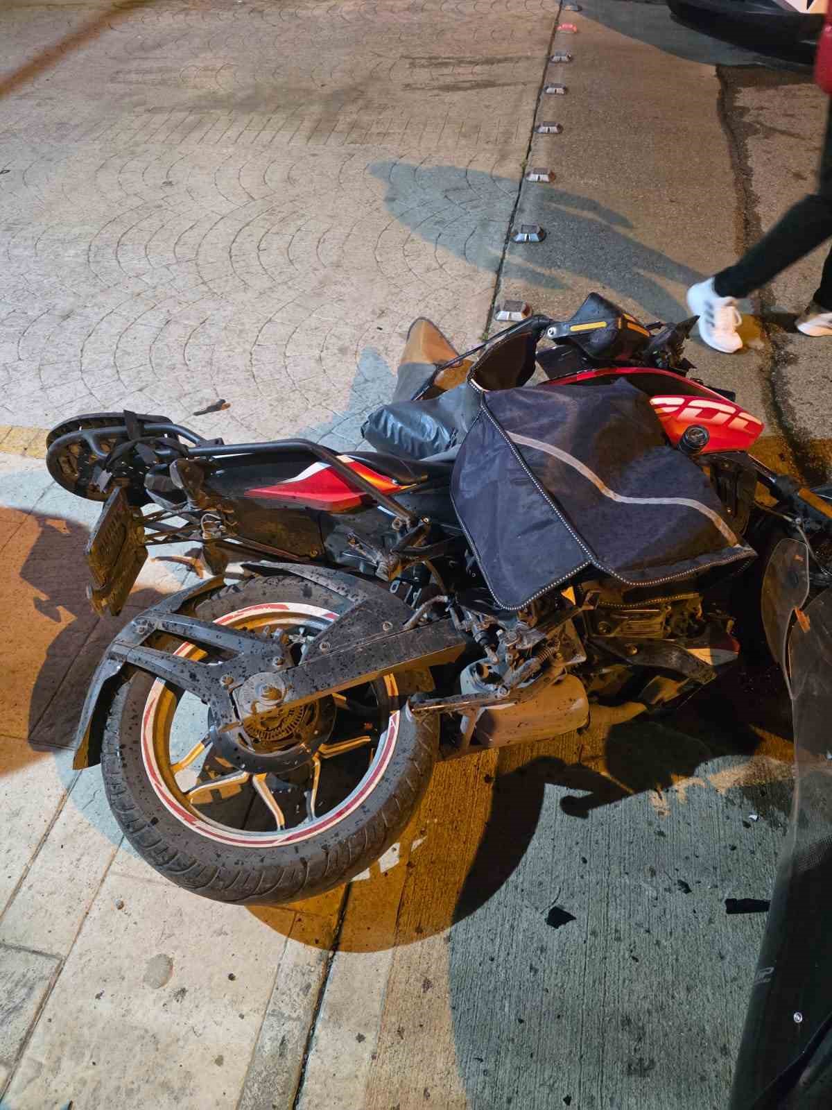 Samsun’da motokurye ile otomobil kafa kafaya çarpıştı: 1 yaralı
