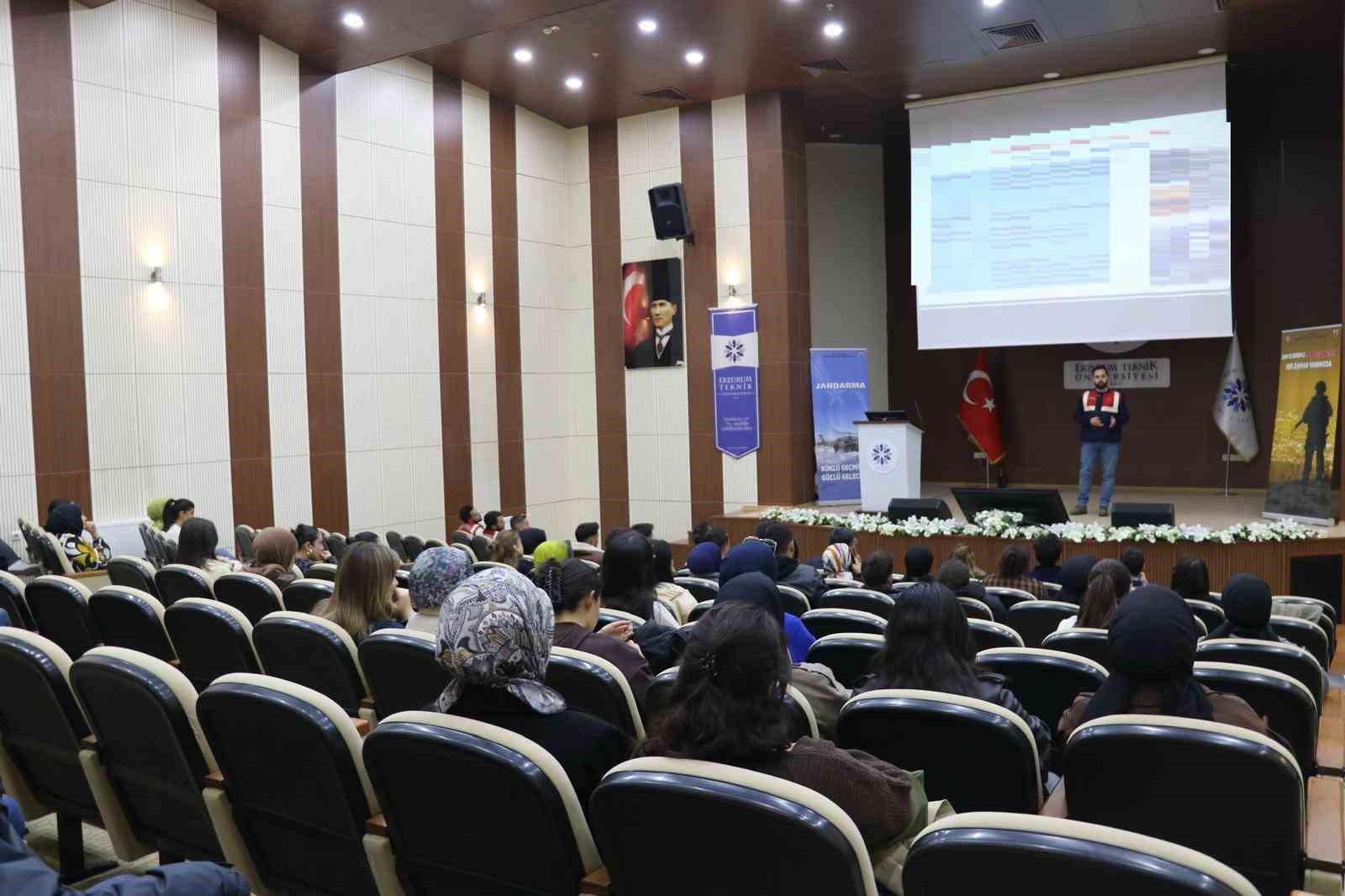 Jandarma ekipleri öğrencileri madde bağımlılığı konusunda bilgilendirdi