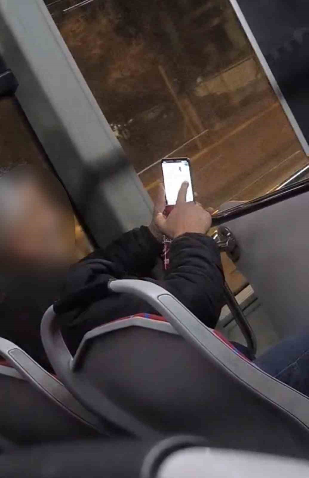 Halk otob&uuml;s&uuml;nde alkol rezaleti tepki &ccedil;ekti
