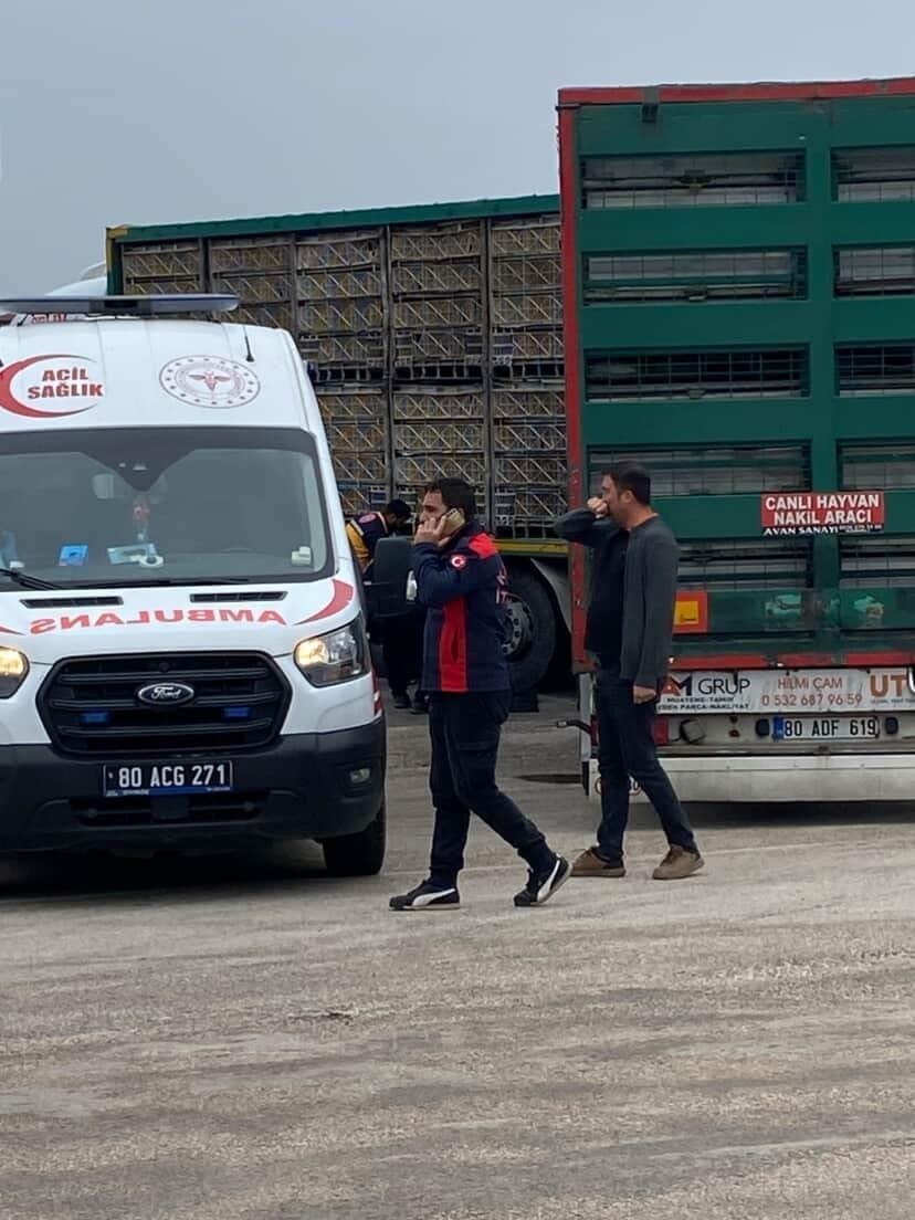 Tırın altında kalan yaşlı adam hayatını kaybetti