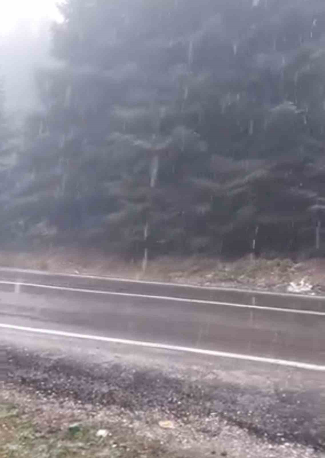 Bolu’nun yükseklerinde kar yağışı