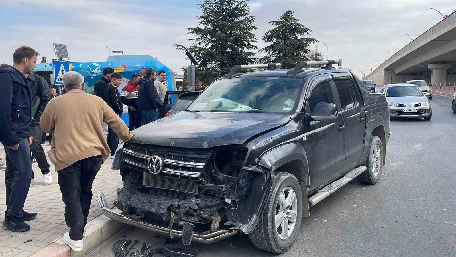 Karaman’da pikap kamyonetle otomobil çarpıştı: 1 yaralı