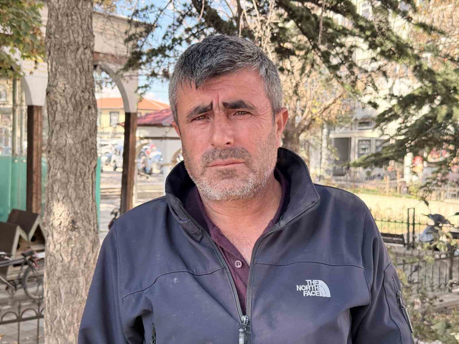 Gıda zehirlenmesi sonucu hayatını kaybeden ailenin yakınları: "Sorumluları kimse cezalarını çeksin"