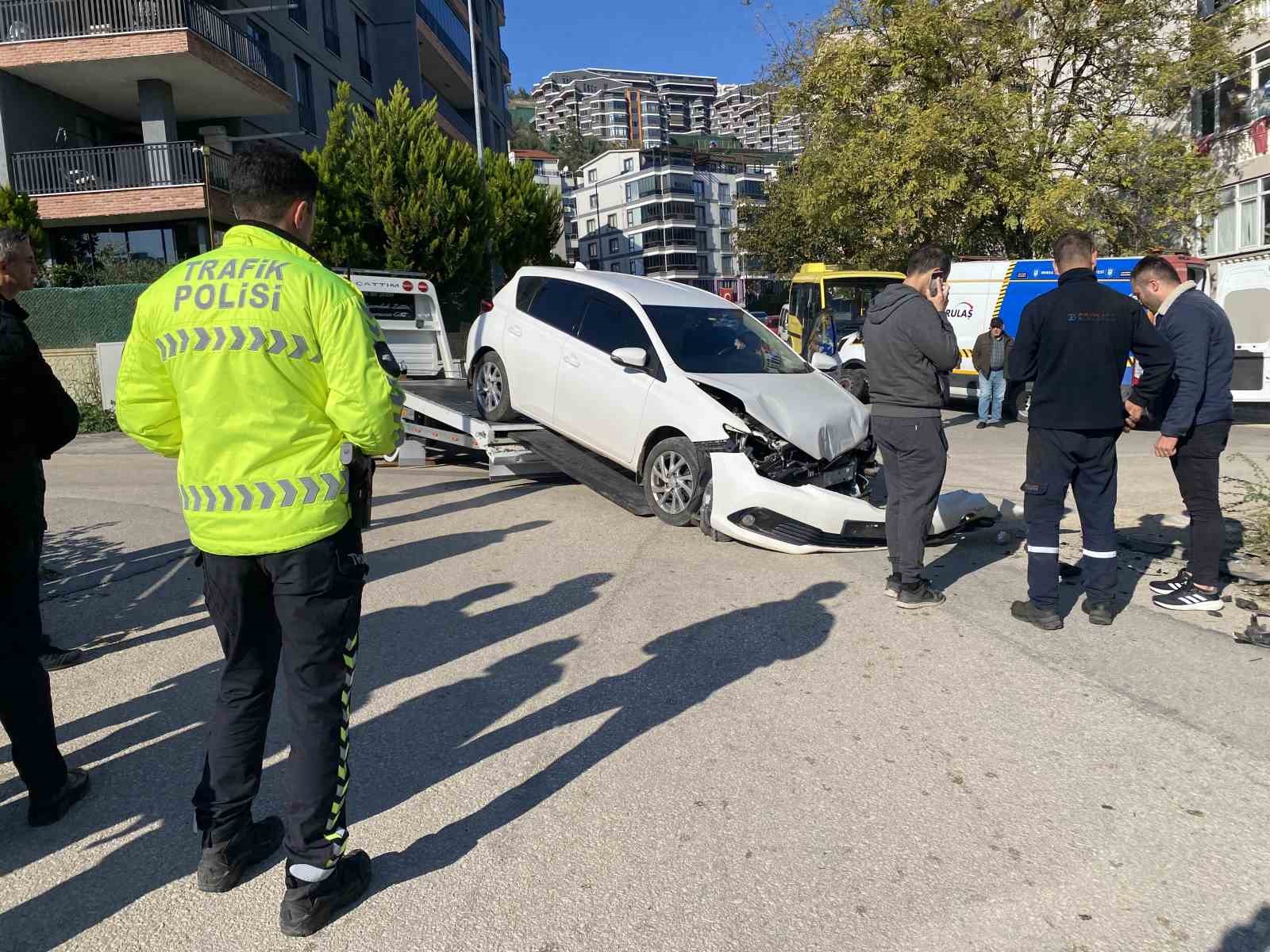 Bursa&rsquo;da izne gelen uzman &ccedil;avuş trafik kazasında yaralandı
