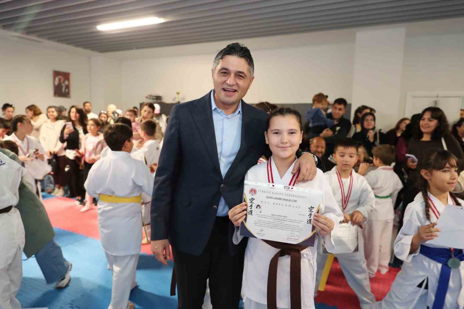 Aliağa Belediyesi Karate Kursu’nda 75 sporcu yeni kuşağına kavuştu