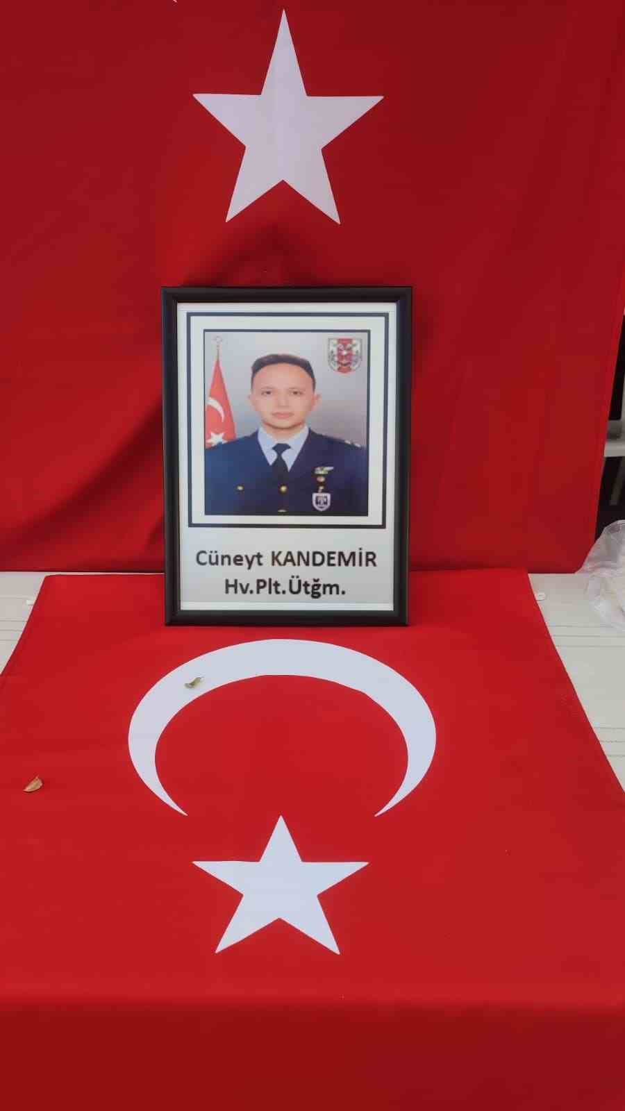 Şehit Pilot &Uuml;steğmen C&uuml;neyt Kandemir Ankara&rsquo;da son yolculuğuna uğurlandı
