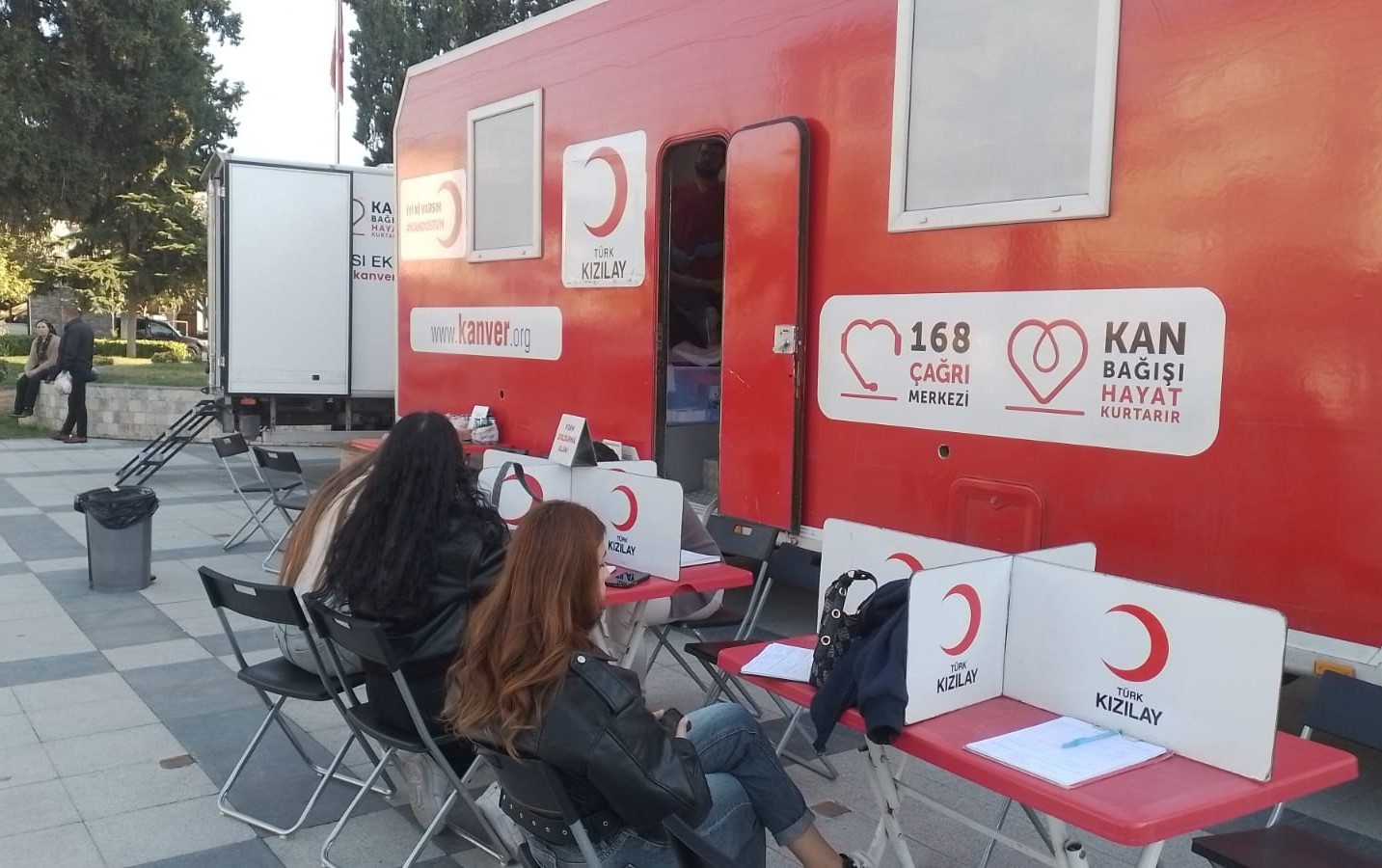 Sarıgöl’de kan bağış kampanyasına yoğun ilgi