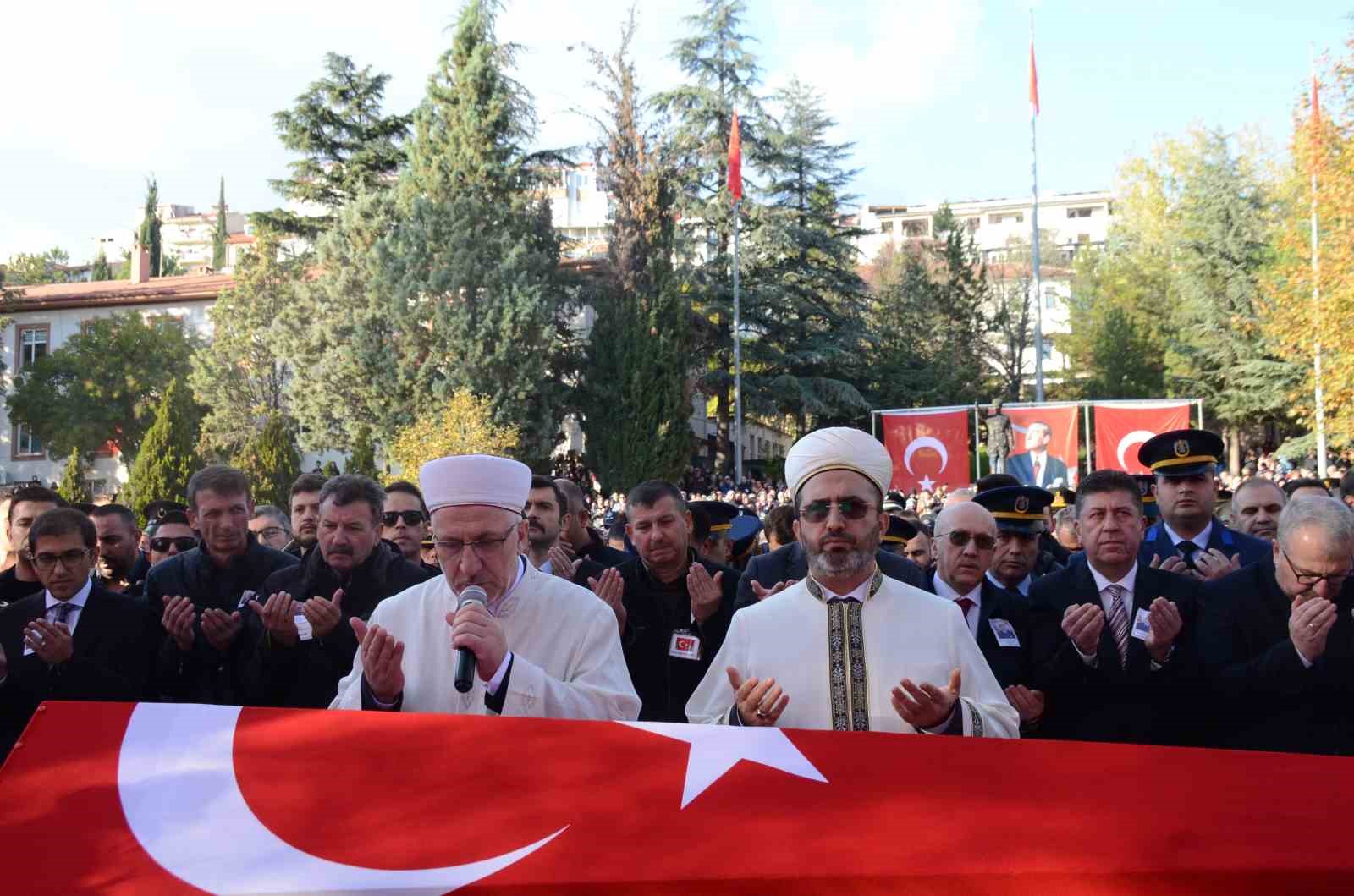 Bilecik şehidini 15 bin kişi ile uğurladı
