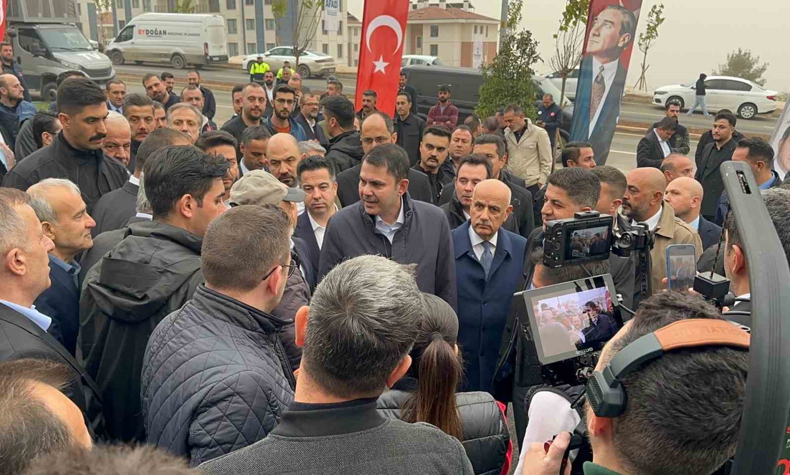 Bakan Kurum: "Türkiye genelinde ise 2025 yılı sonuna kadar 453 bin konutun teslimini gerçekleştireceğiz"