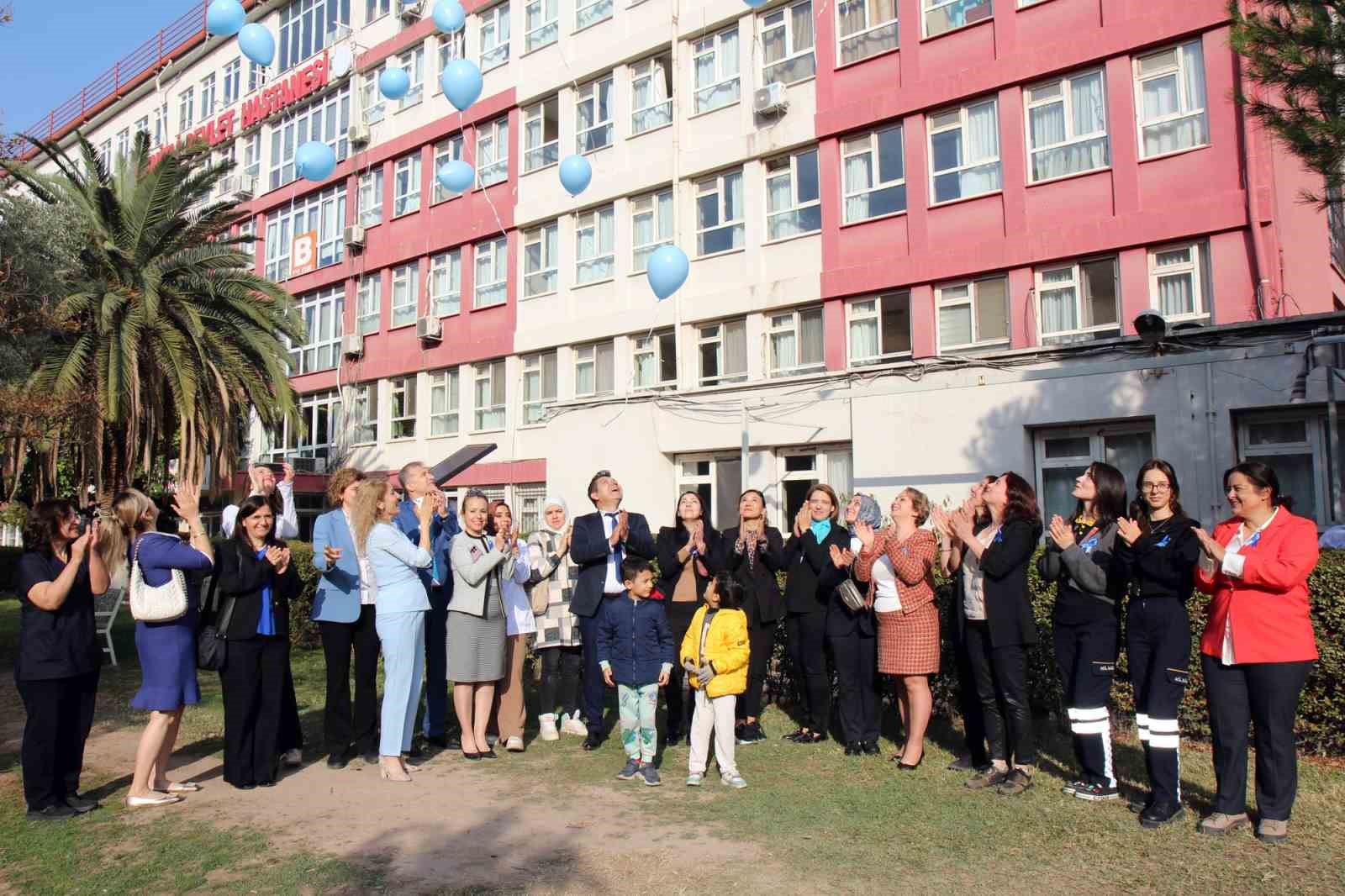 Mavi balonlar diyabete farkındalık için gökyüzüne bırakıldı