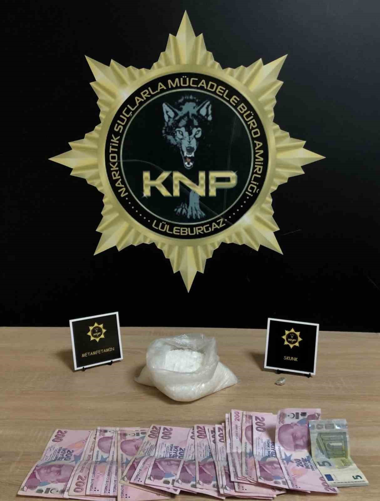 Lüleburgaz’da motosikletli şahıslardan uyuşturucu çıktı