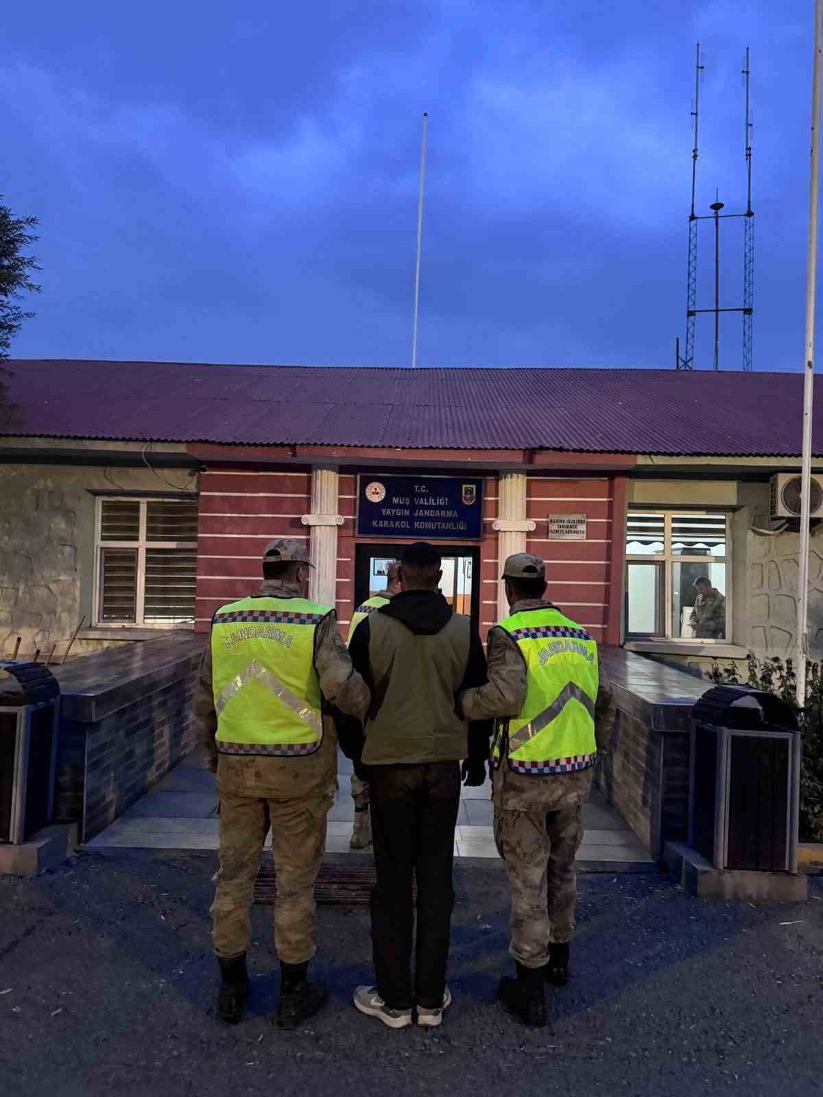 Muş&rsquo;ta eve silahlı saldırı: 2 g&ouml;zaltı
