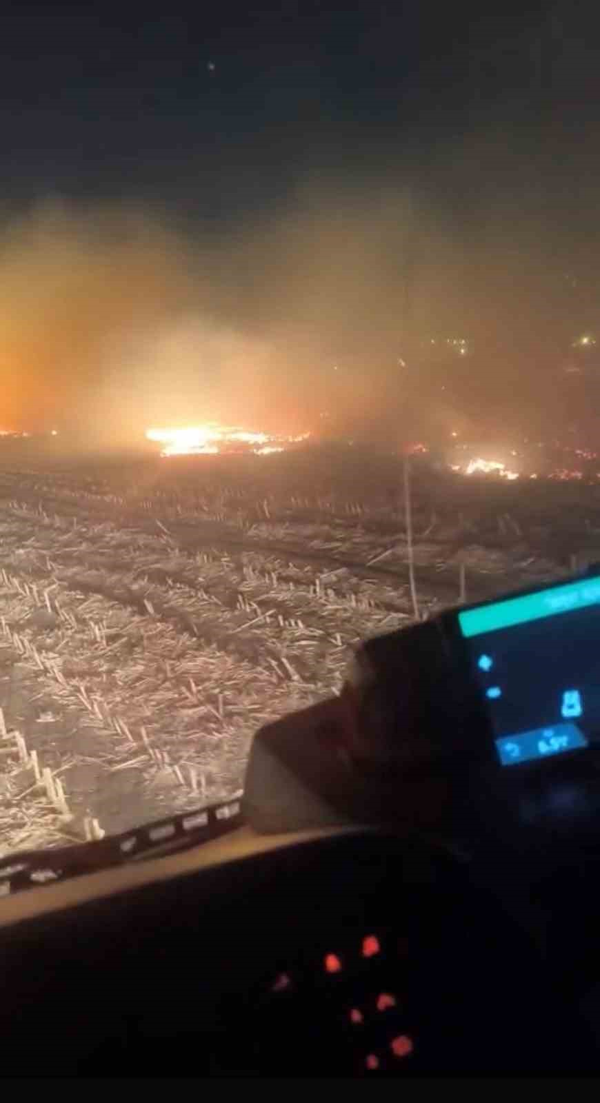 Tandırdan sıçrayan kıvılcımlar araziyi küle çevirdi
