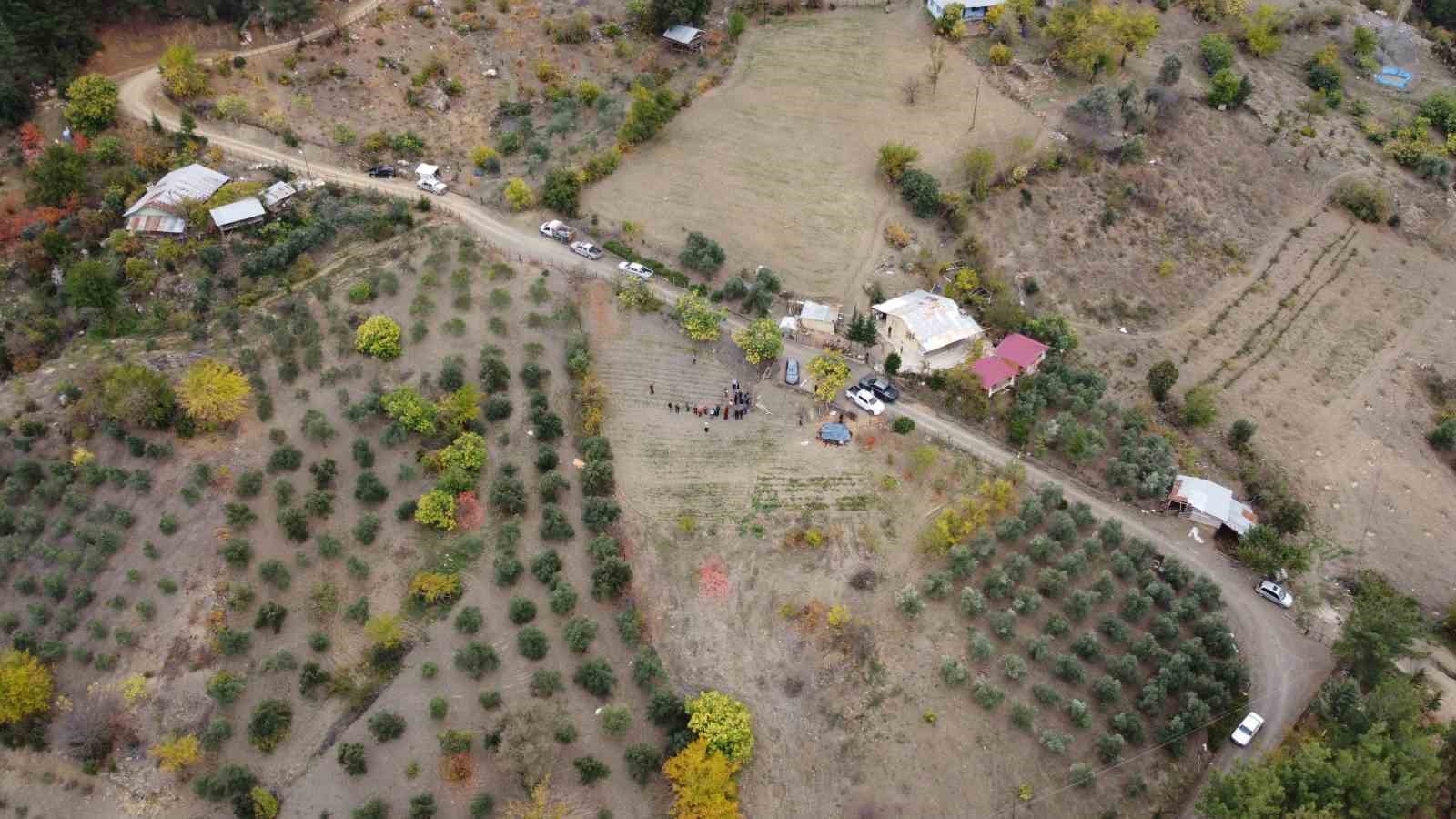 Dünyanın en pahalı baharatı safran Adana’da hasat edildi