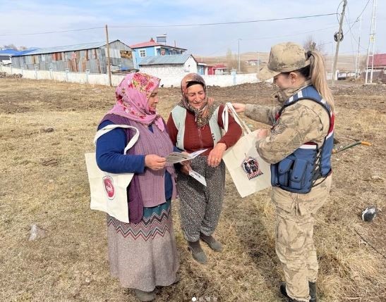 Jandarma kadına yönelik şiddeti önlemek için kapı kapı dolaşıyor