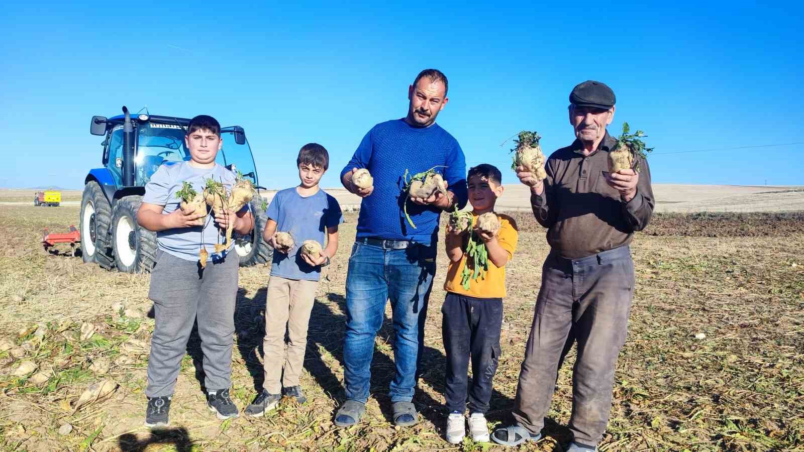 Yozgat’ta pancar mesaisi sürüyor, 6 aylık emeğin ürünleri yüzleri güldürüyor