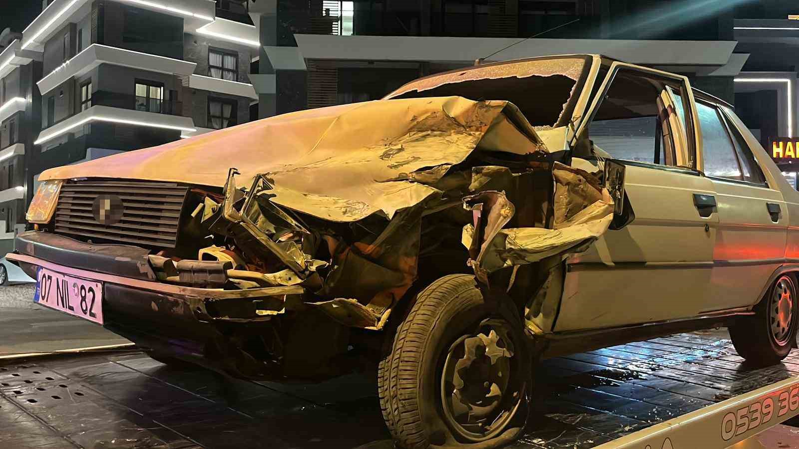 Alanya’da iki aracın çarpıştığı kazada 2 kişi yaralandı