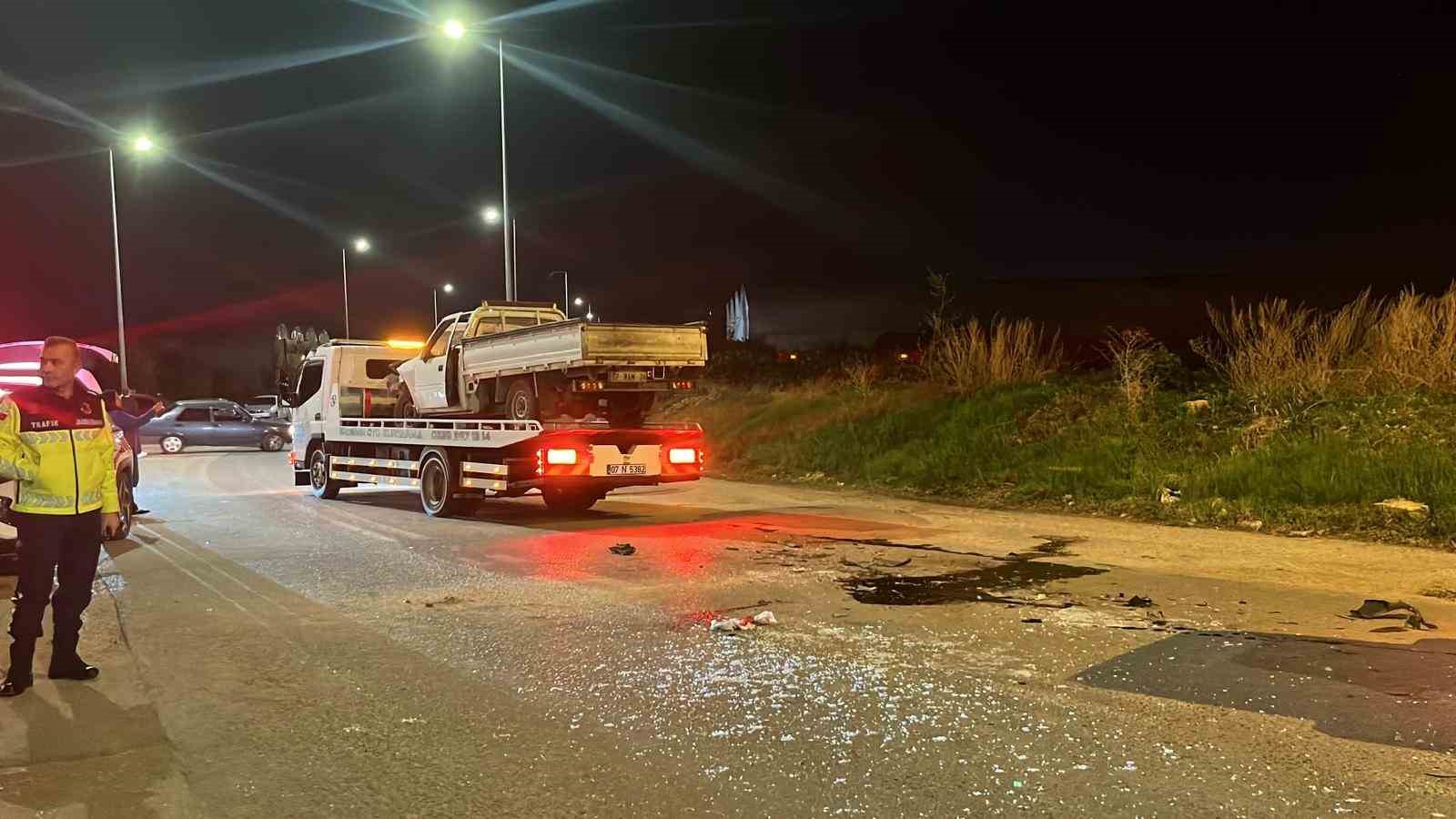 Alanya&rsquo;da iki aracın &ccedil;arpıştığı kazada 2 kişi yaralandı
