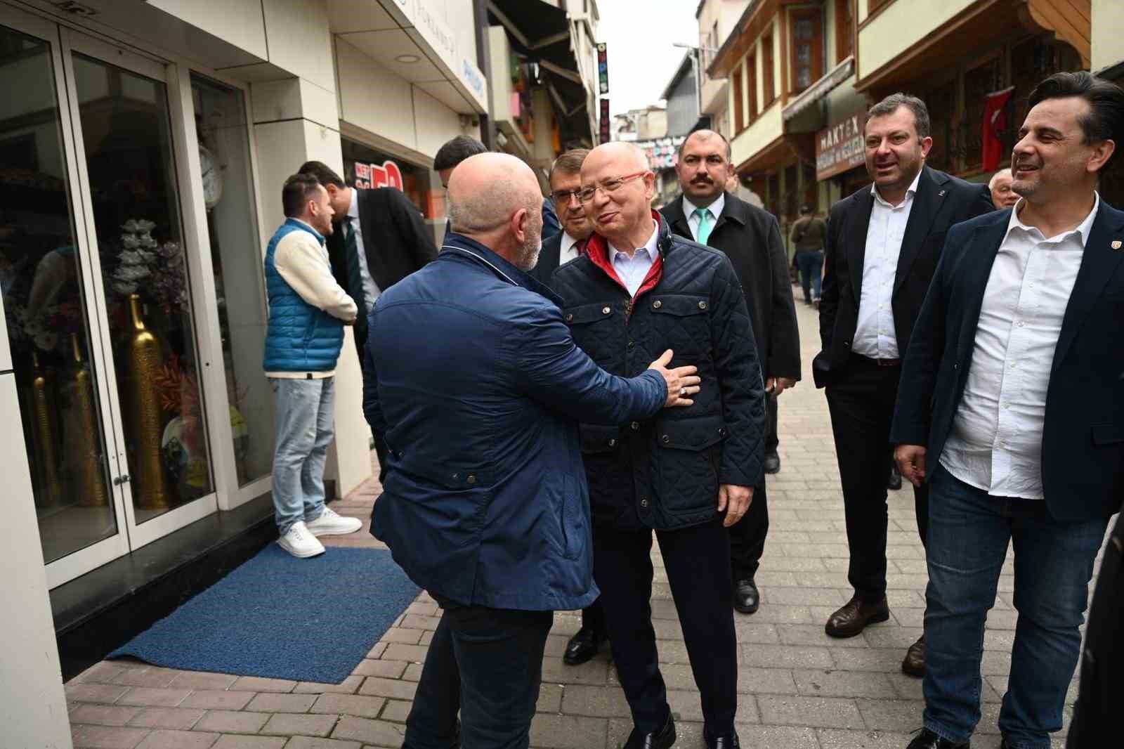 AK Parti Bursa İl Başkanı Davut Gürkan çarşı esnafıyla bir araya geldi