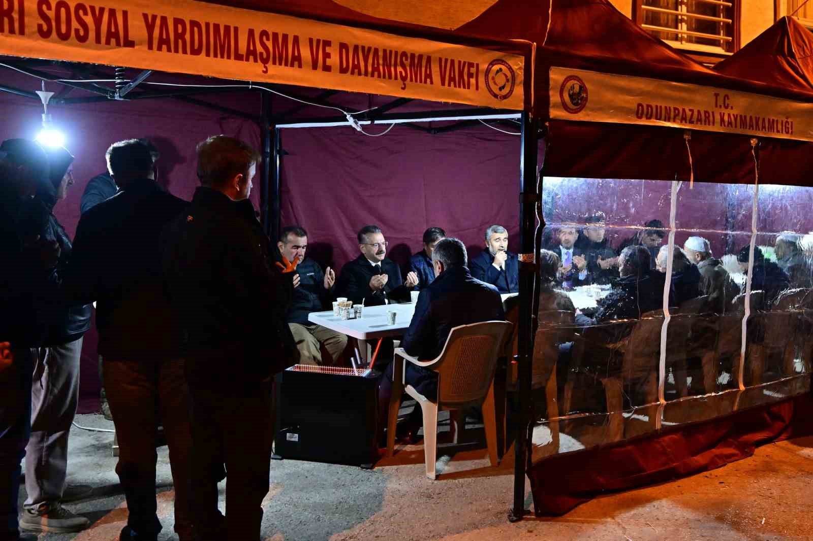 Vali Aksoy, şehit ailesini ziyaret etti
